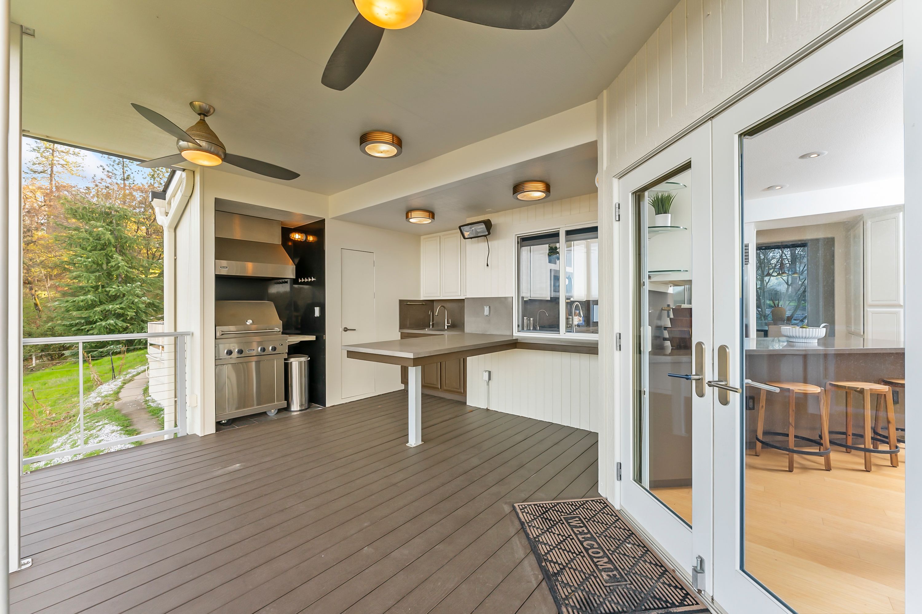  River Views • Pool • A Striking Estate That Makes a Statement - 物件實景