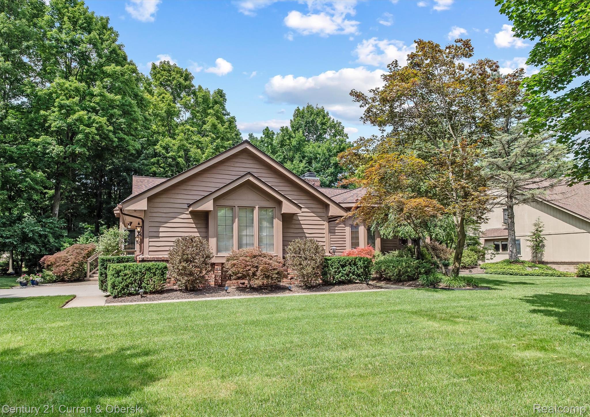 Northville, Michigan, 48167, United States, 4 Bedrooms Bedrooms, ,4 BathroomsBathrooms,Residential,For Sale,1923086