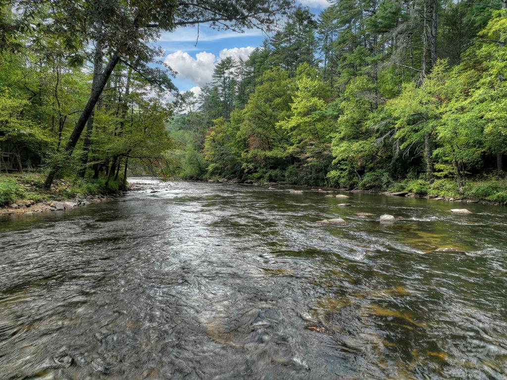 Blue Ridge, Georgia, 30513, United States, 4 Bedrooms Bedrooms, ,4 BathroomsBathrooms,Residential,For Sale,1859104