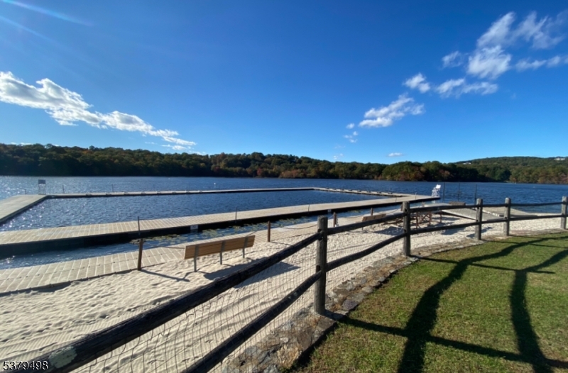 Kinnelon Boro, New Jersey, 07405, United States, 4 Bedrooms Bedrooms, ,5 BathroomsBathrooms,Residential,For Sale,1932382