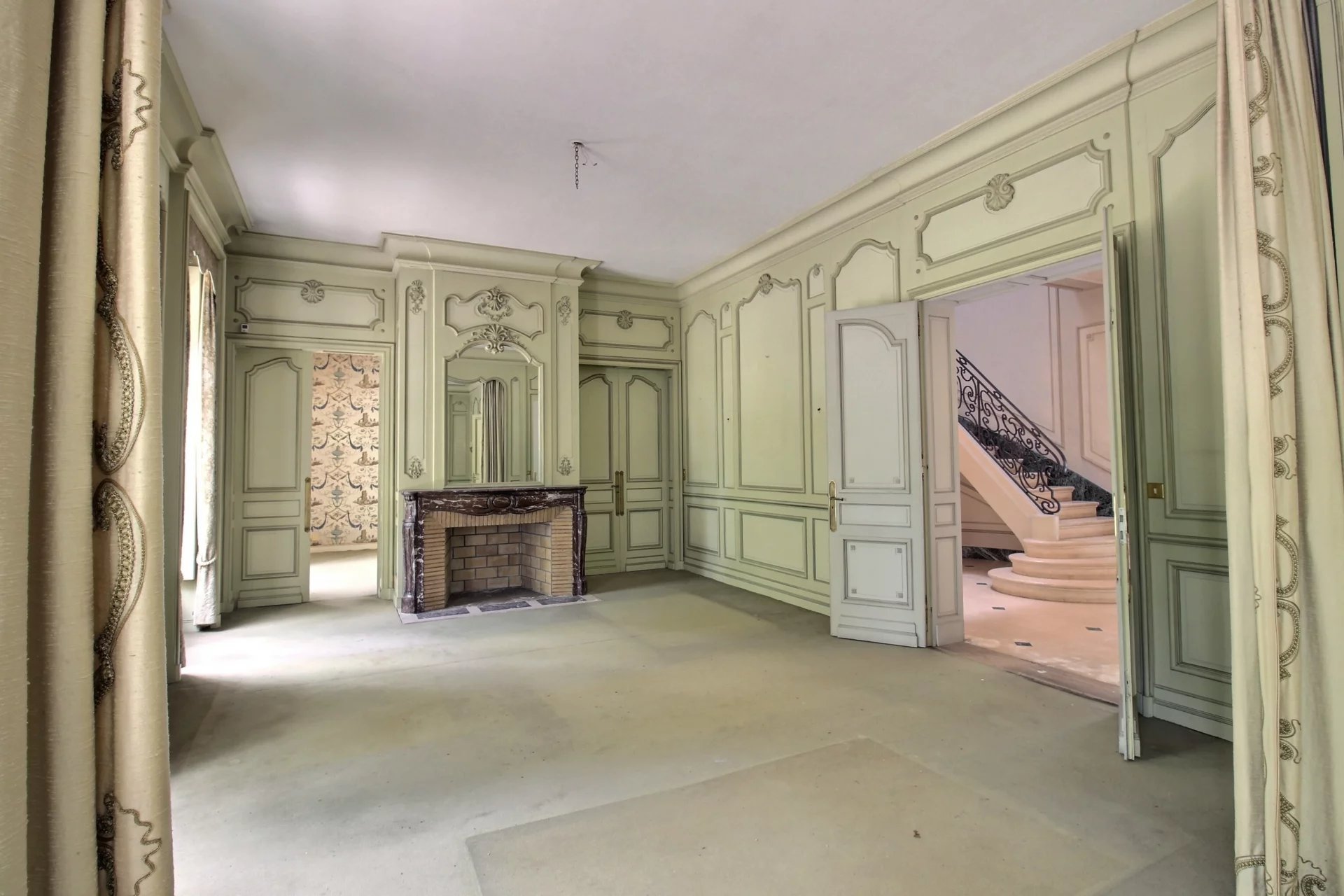 Le Bouscat, New Aquitaine, 33110, FR, 10 Bedrooms Bedrooms, ,Residential,For Sale,1401251