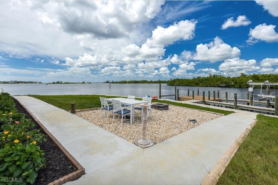 Fort Myers, Florida, 33905, United States, 3 Bedrooms Bedrooms, ,4 BathroomsBathrooms,Residential,For Sale,1997998