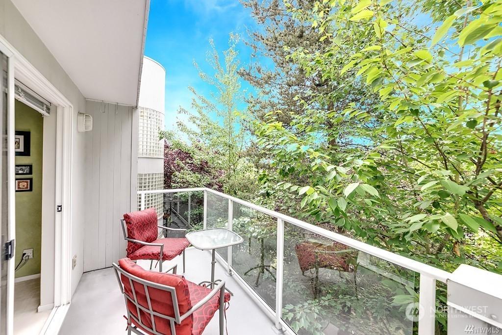3658 DAYTON AVENUE N 301, SEATTLE, Washington, 98103, United States, 1 Bedroom Bedrooms, ,1 BathroomBathrooms,Residential,For Sale,3658 DAYTON AVENUE N 301,1437136