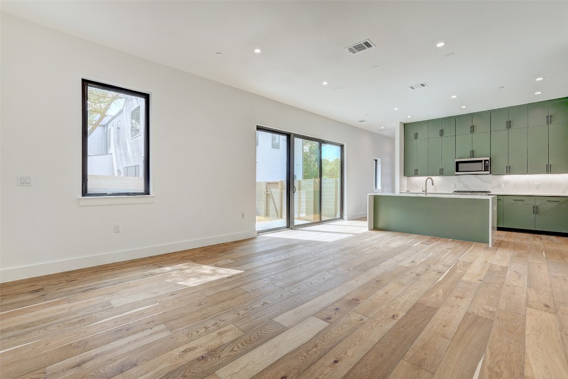 Austin, Texas, 78704, United States, 2 Bedrooms Bedrooms, ,3 BathroomsBathrooms,Residential,For Sale,1901226