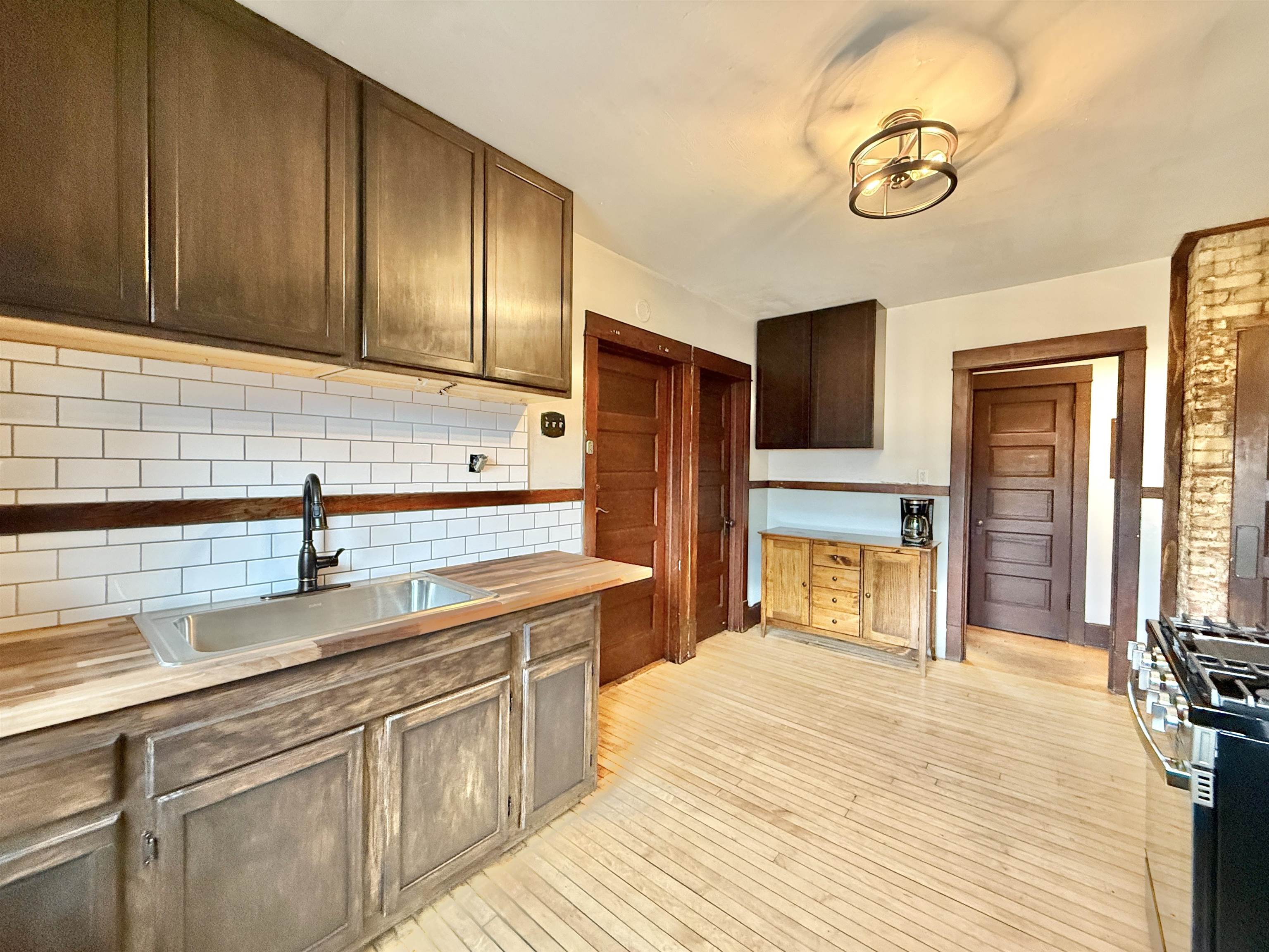 Madison, Wisconsin, 53703, United States, 5 Bedrooms Bedrooms, ,2 BathroomsBathrooms,Residential,For Sale,1979001