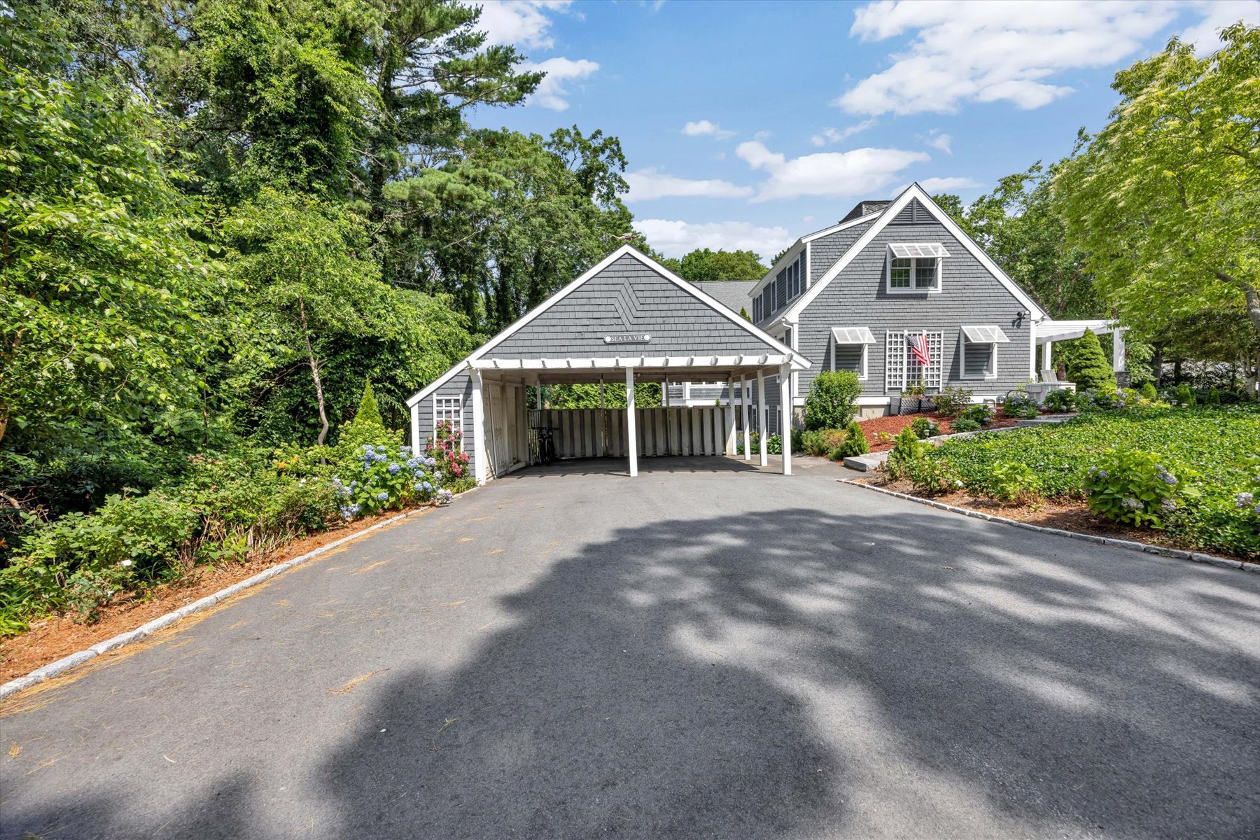  Beautifully Remodeled Cape Style Home - 物件實景