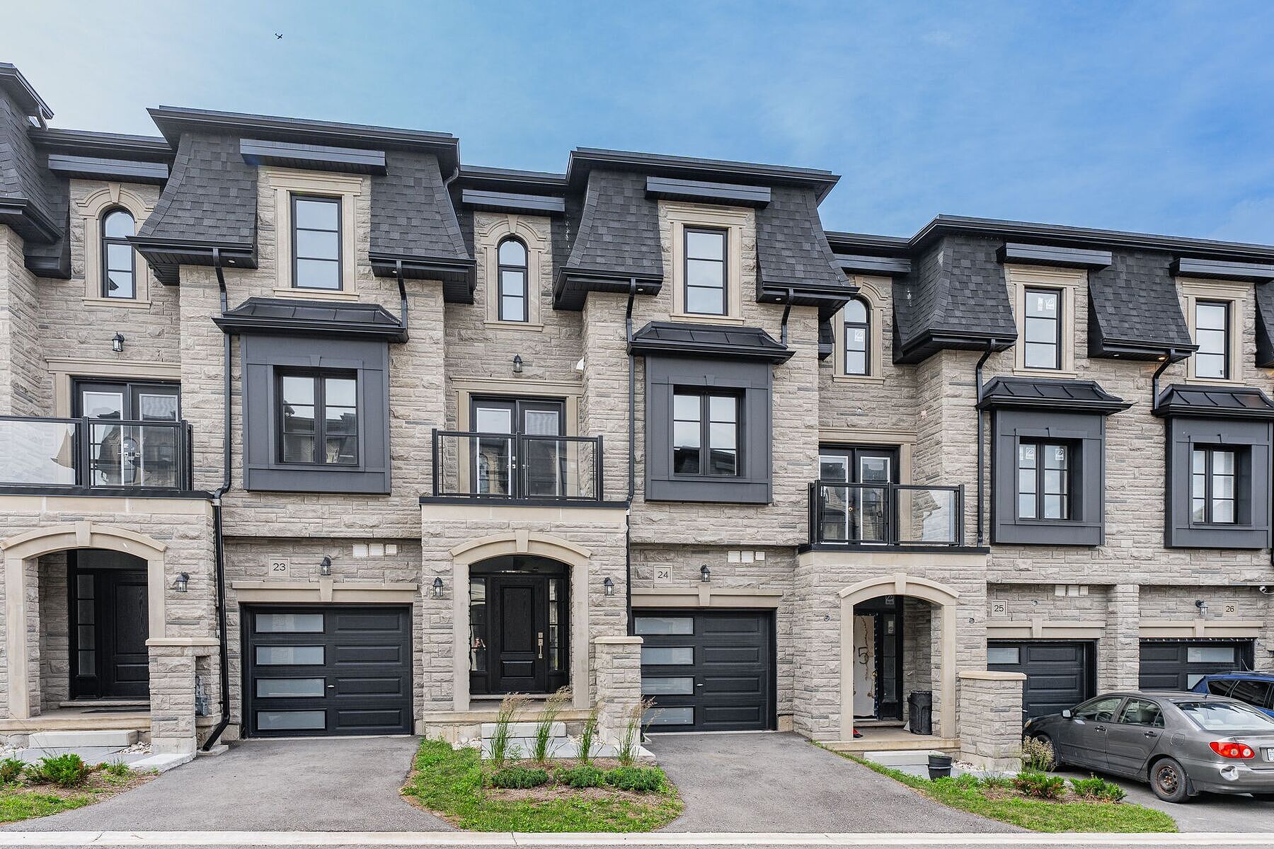 Brand New Luxurious Townhome - 物件實景