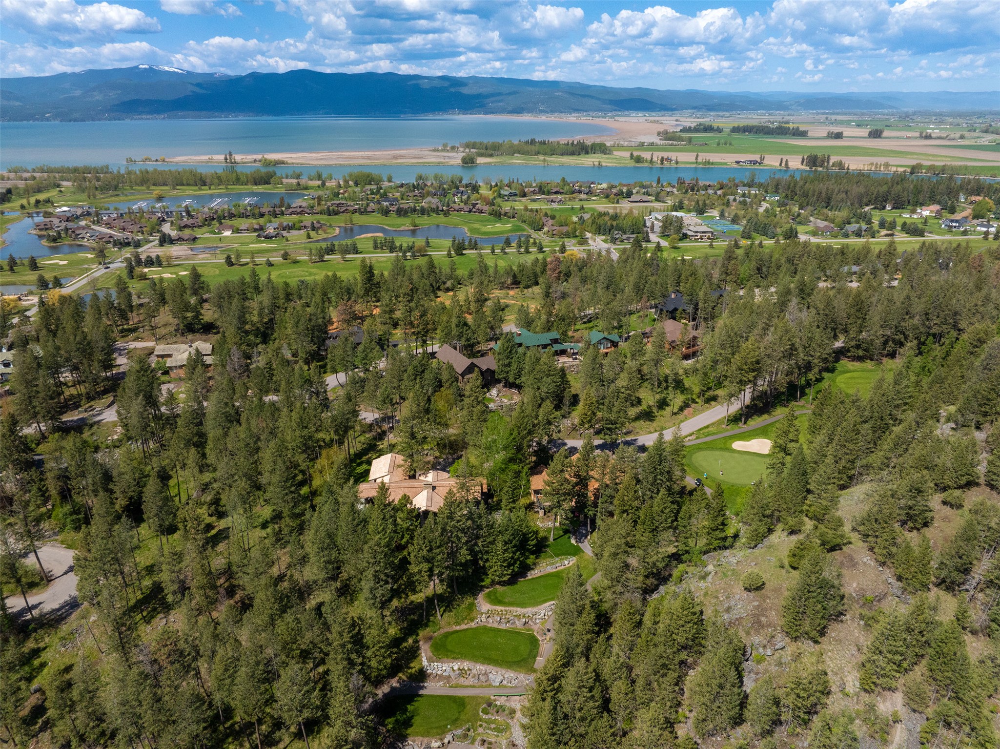  137 & 133 Eagle Bend Drive - 物件實景