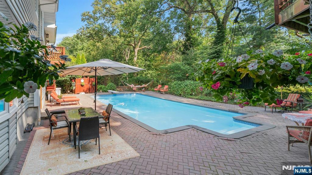 Montvale, New Jersey, 07645, United States, 6 Bedrooms Bedrooms, ,4 BathroomsBathrooms,Residential,For Sale,1950973
