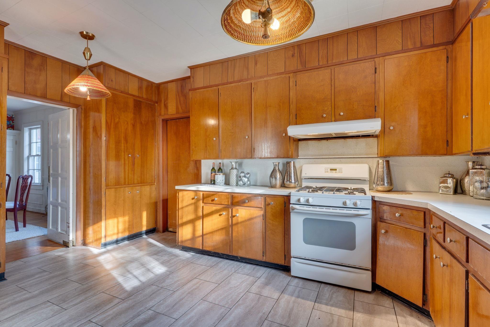 Tallahassee, Florida, 32301, United States, 4 Bedrooms Bedrooms, ,2 BathroomsBathrooms,Residential,For Sale,1961335