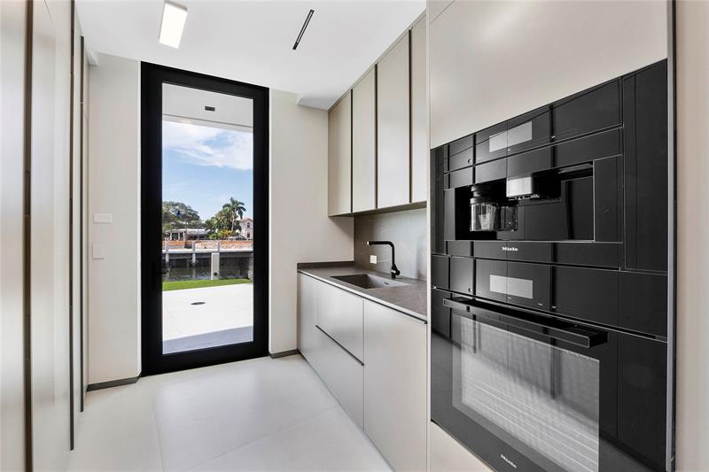 Fort Lauderdale, Florida, 33306, United States, 6 Bedrooms Bedrooms, ,8 BathroomsBathrooms,Residential,For Sale,1958113