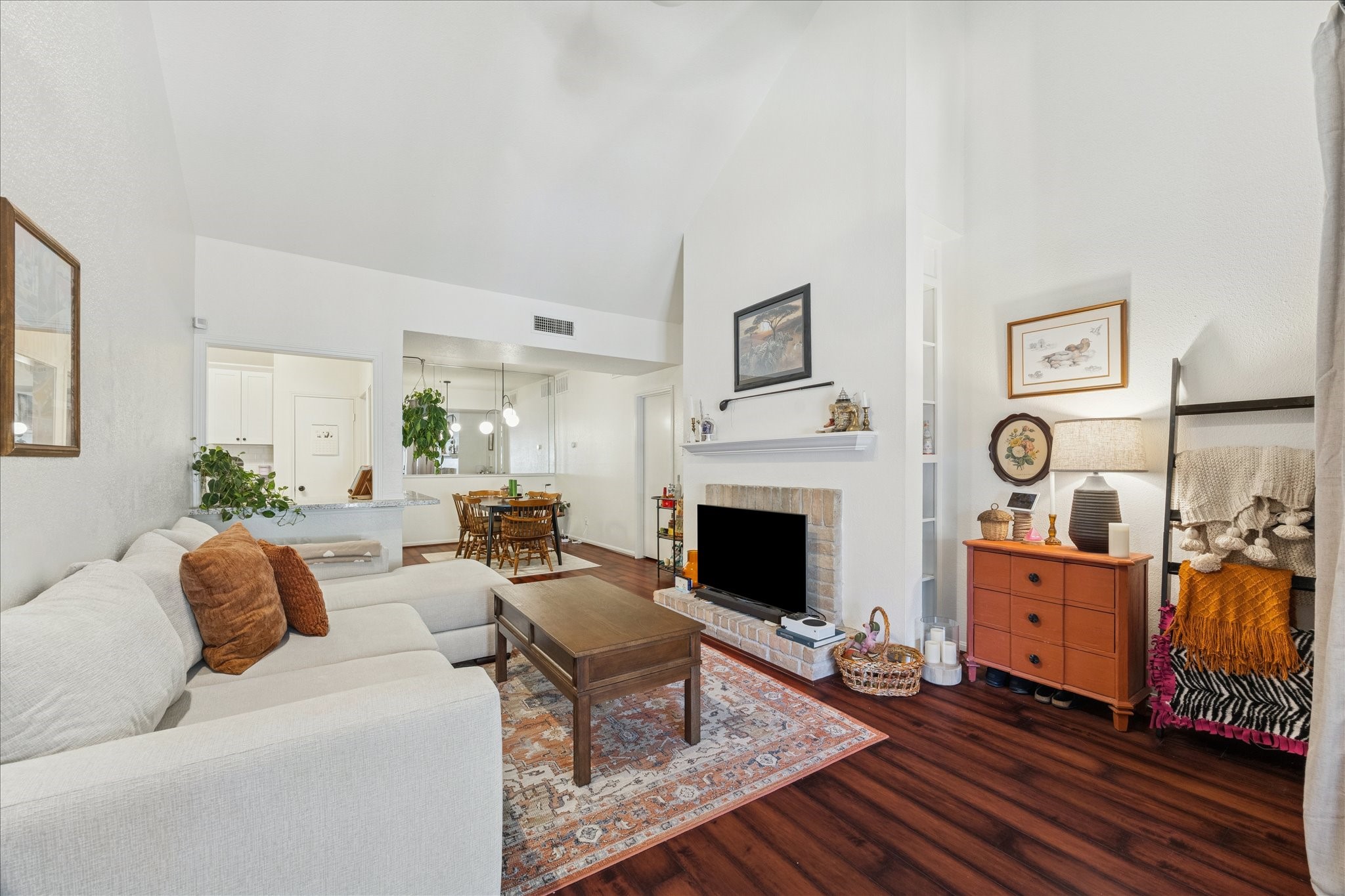  2100 Tanglewilde Street #318 - 物件實景