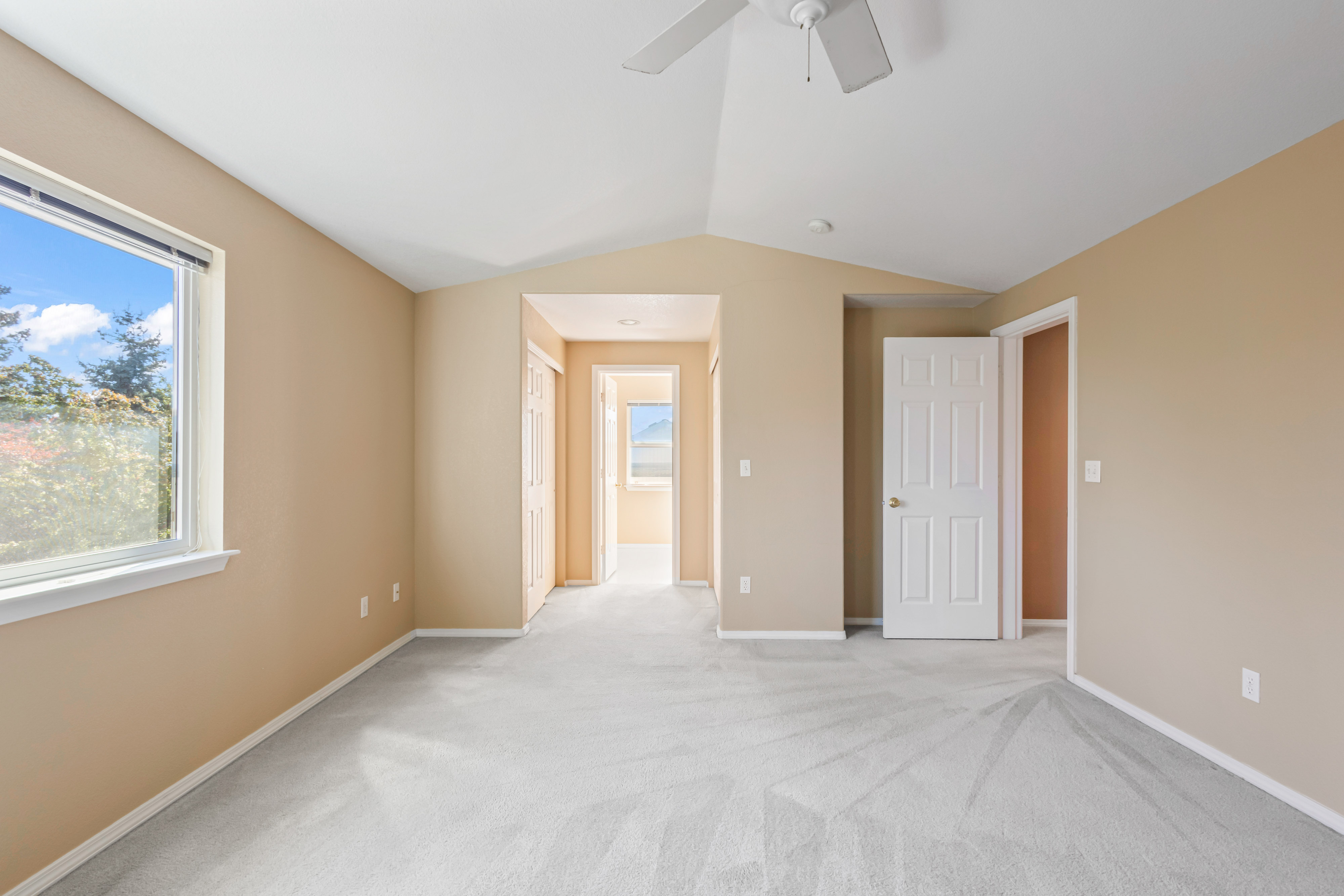 Redmond, Oregon, 97756, United States, 3 Bedrooms Bedrooms, ,3 BathroomsBathrooms,Residential,For Sale,1985077