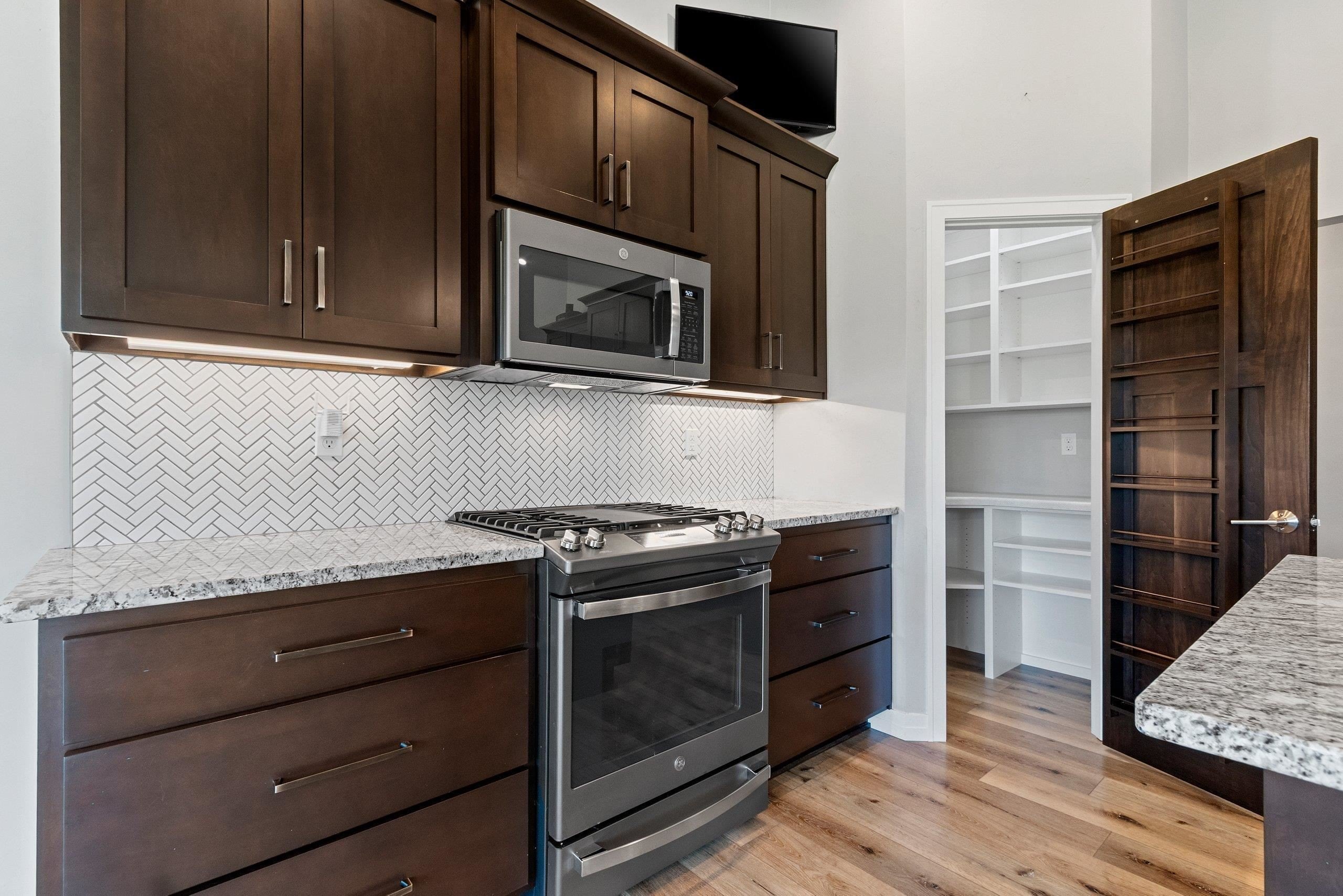 DE PERE, Wisconsin, 54115, United States, 4 Bedrooms Bedrooms, ,4 BathroomsBathrooms,Residential,For Sale,1982498