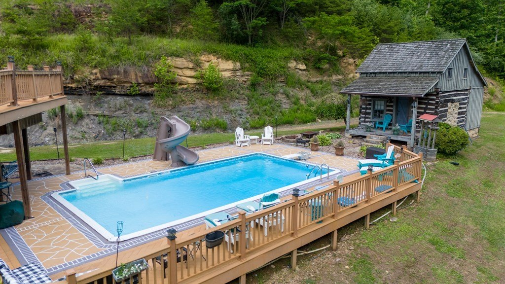 Prestonsburg, Kentucky, 41653, United States, 4 Bedrooms Bedrooms, ,5 BathroomsBathrooms,Residential,For Sale,2048061