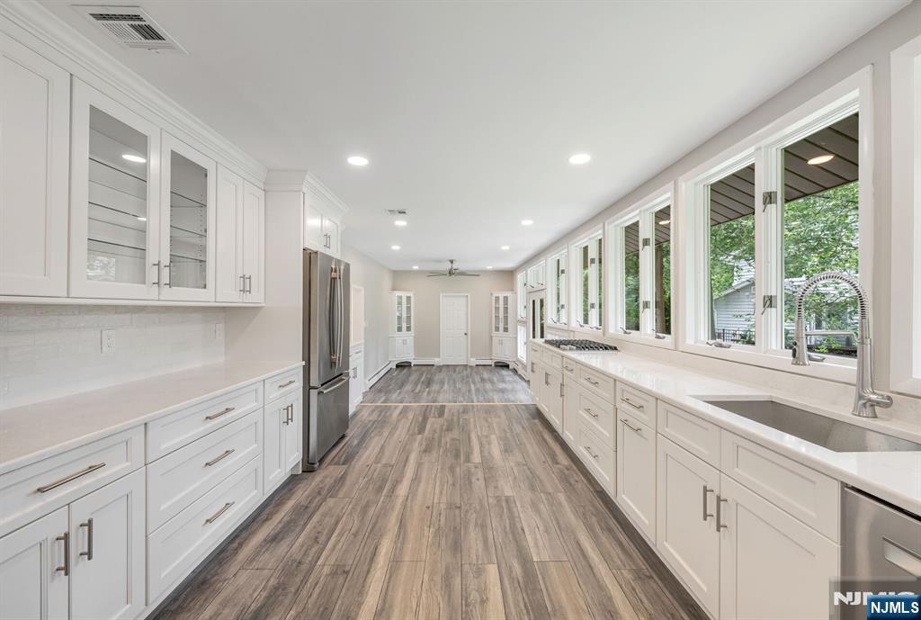 Wyckoff, New Jersey, 07481, United States, 5 Bedrooms Bedrooms, ,5 BathroomsBathrooms,Residential,For Sale,1951013