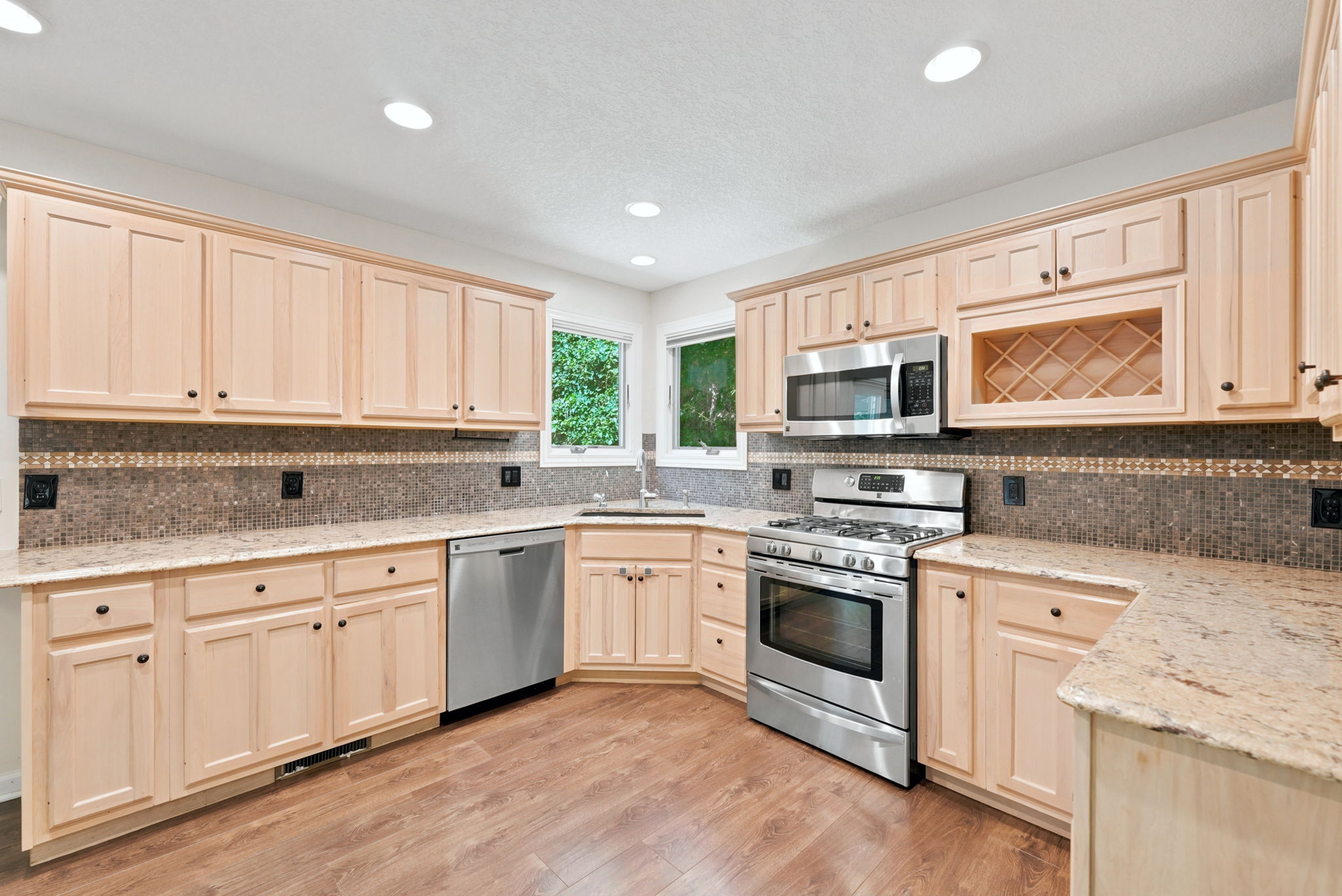  Excellent 3 Bedroom Home with Finished Basement in Fort Wayne - 物件實景