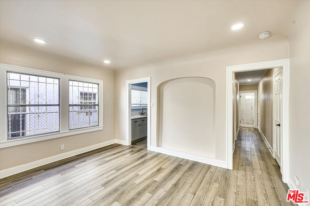 Los Angeles, California, 90043, United States, 2 Bedrooms Bedrooms, ,Residential,For Sale,1766185