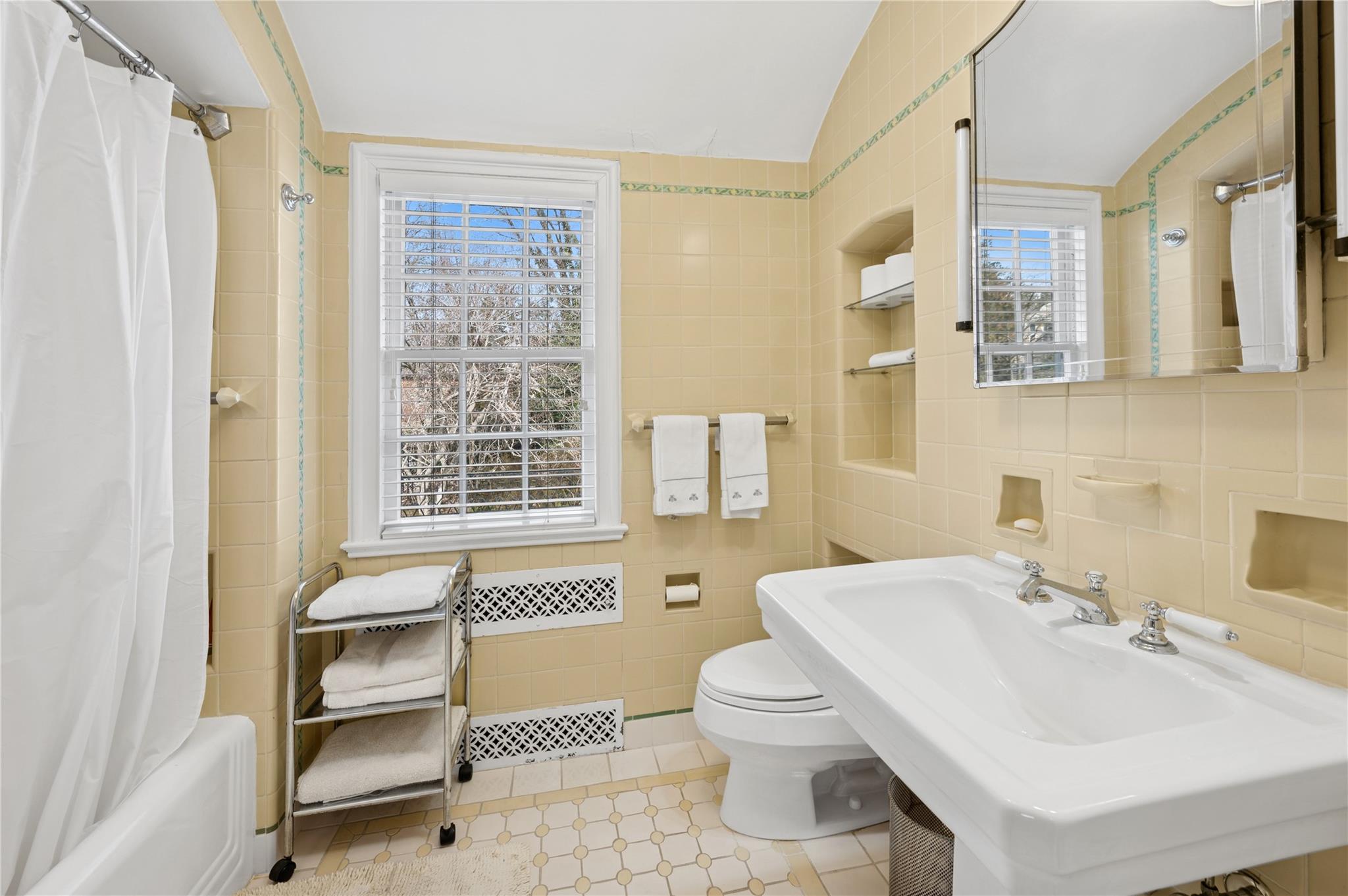 Bronxville, New York, 10708, United States, 5 Bedrooms Bedrooms, ,6 BathroomsBathrooms,Residential,For Sale,1732022