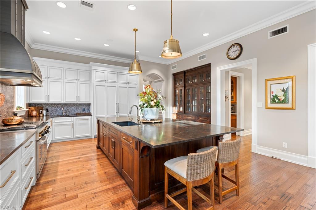 40 5th Ave S, Naples, Florida, 34102, United States, 5 Bedrooms Bedrooms, ,7 BathroomsBathrooms,Residential,For Sale,40 5th Ave S,1482244