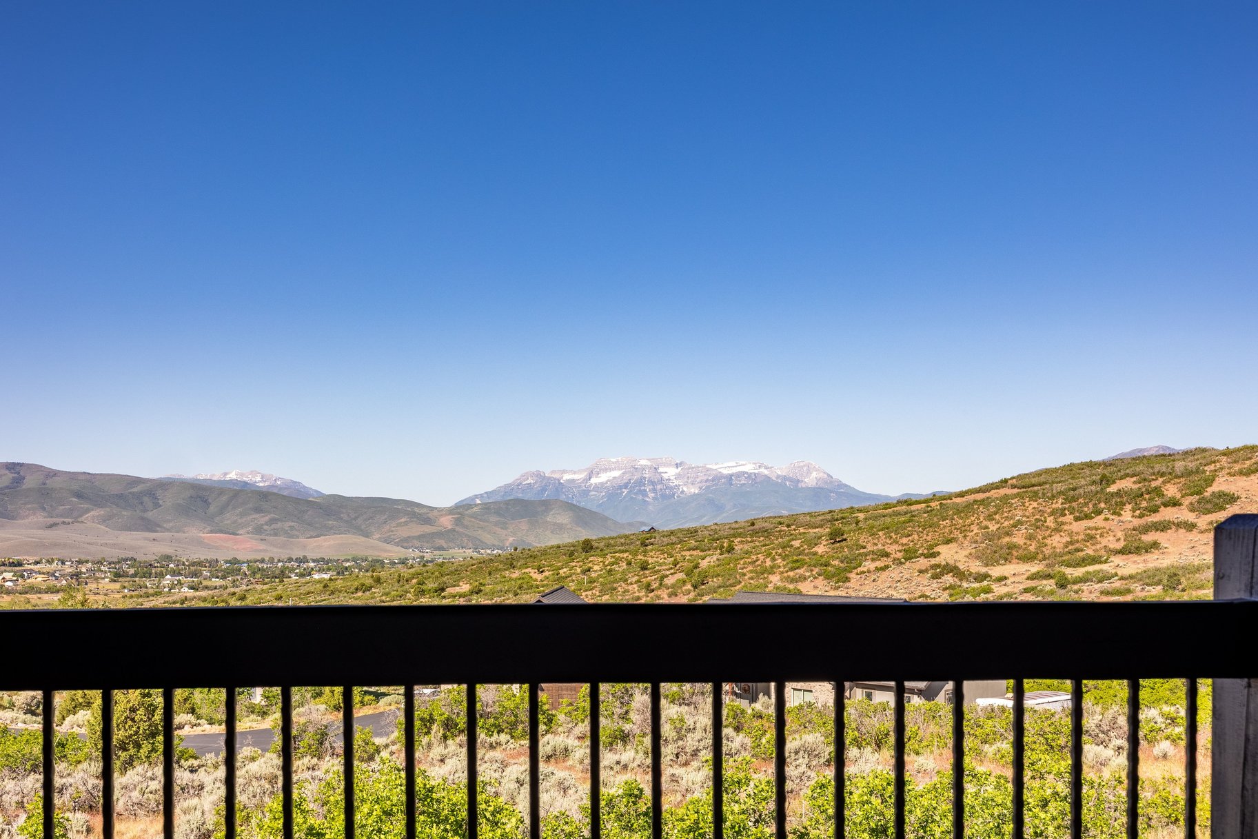  The Ultimate Multi-Generational Mountain Retreat Backing to 500 Acres of Open Sp - 物件實景