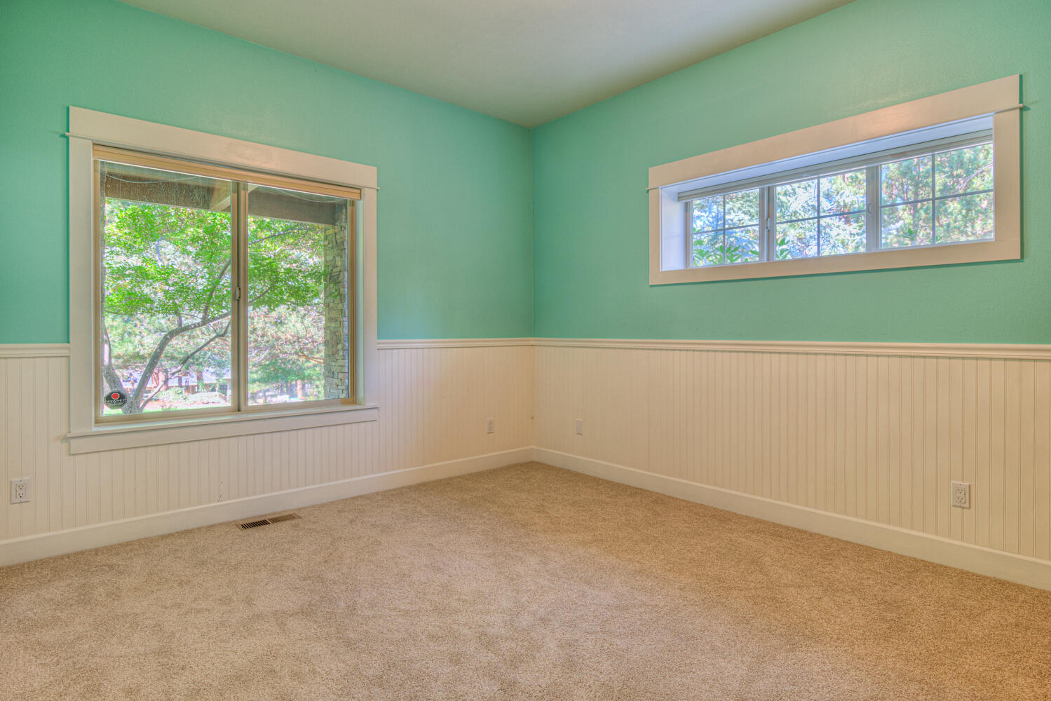 Bend, Oregon, 97703, United States, 4 Bedrooms Bedrooms, ,5 BathroomsBathrooms,Residential,For Sale,1979123