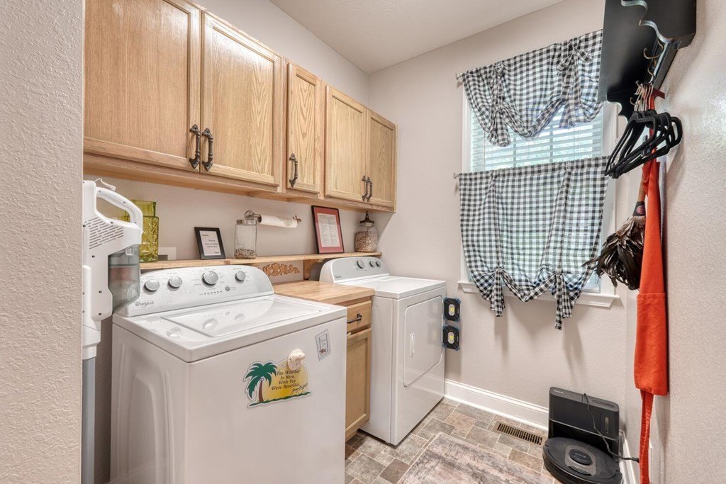 Blairsville, Georgia, 30512, United States, 4 Bedrooms Bedrooms, ,3 BathroomsBathrooms,Residential,For Sale,1983260