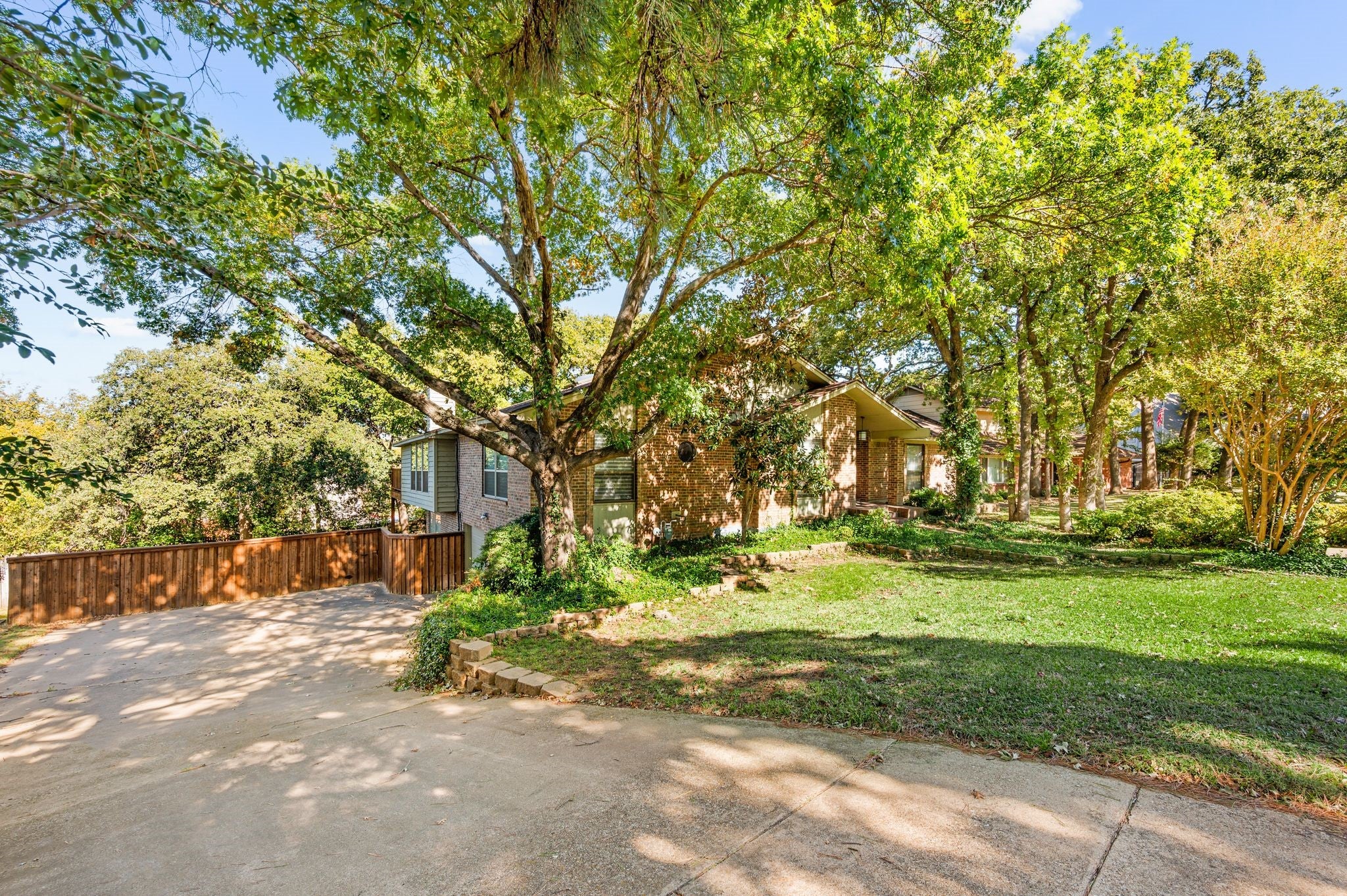 Arlington, Texas, 76012, United States, 4 Bedrooms Bedrooms, ,3 BathroomsBathrooms,Residential,For Sale,1987019
