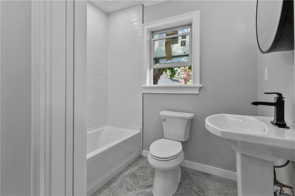 Warwick, Rhode Island, 02889, United States, 3 Bedrooms Bedrooms, ,2 BathroomsBathrooms,Residential,For Sale,1937520