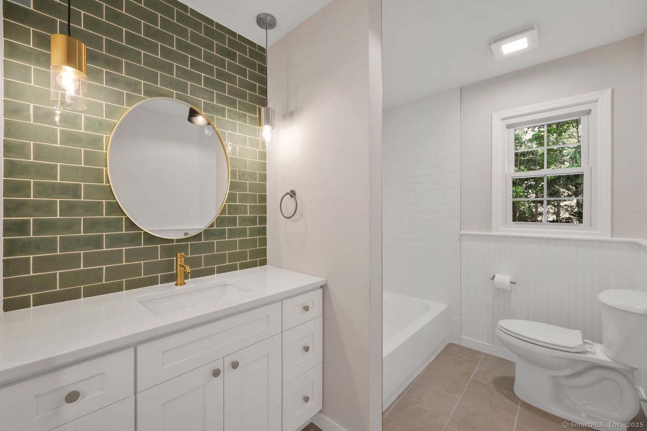 Milford, Connecticut, 06460, United States, 4 Bedrooms Bedrooms, ,3 BathroomsBathrooms,Residential,For Sale,1906885