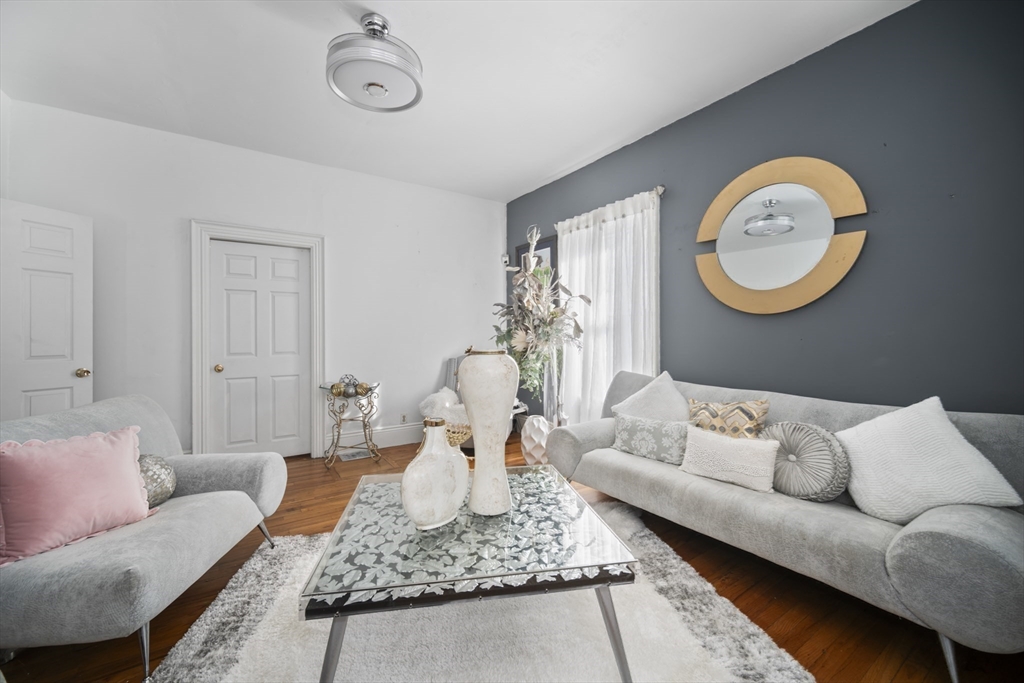 Lynn, Massachusetts, 01902, United States, 5 Bedrooms Bedrooms, ,3 BathroomsBathrooms,Residential,For Sale,1996647