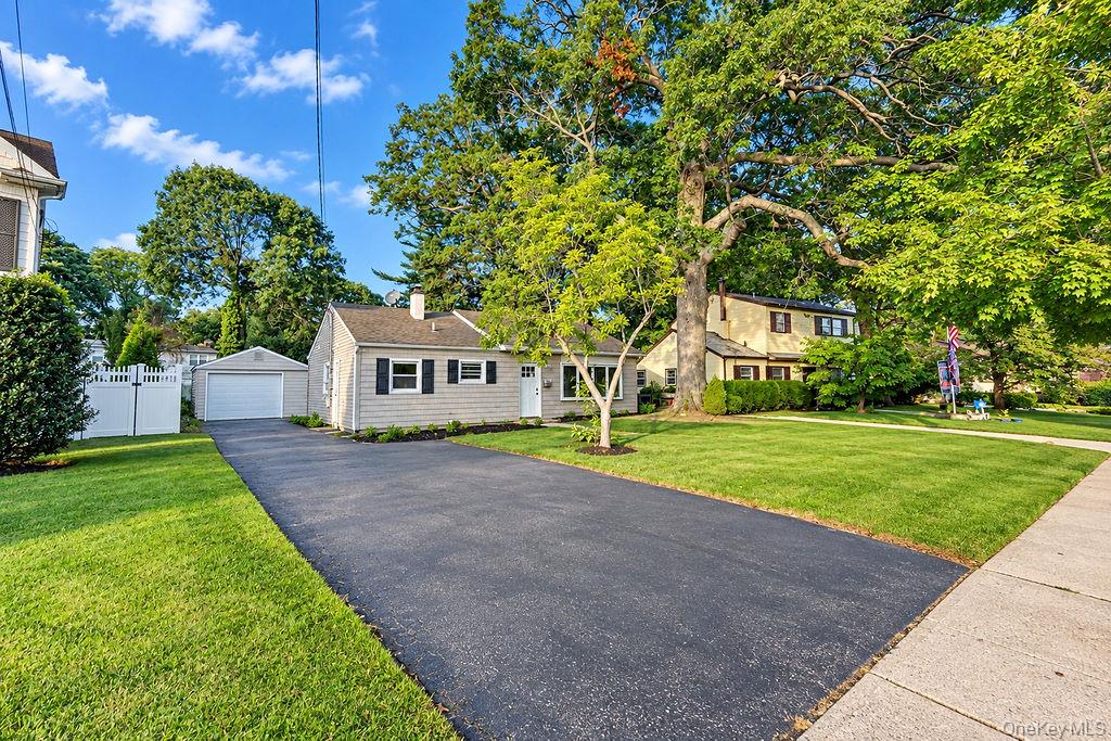Surrey Rd, Massapequa, NY 11758