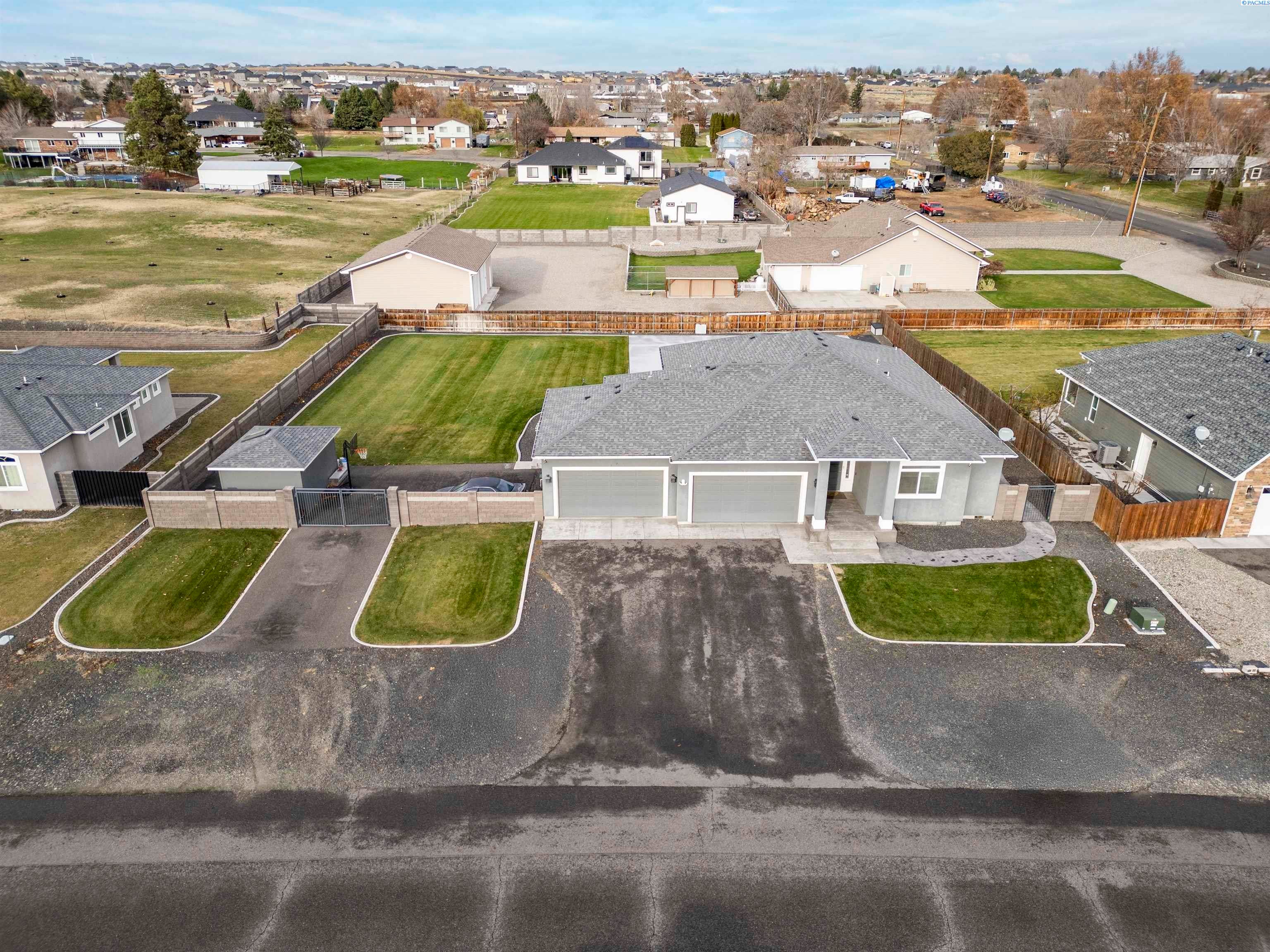 Pasco, Washington, 99301, United States, 6 Bedrooms Bedrooms, ,3 BathroomsBathrooms,Residential,For Sale,2005744