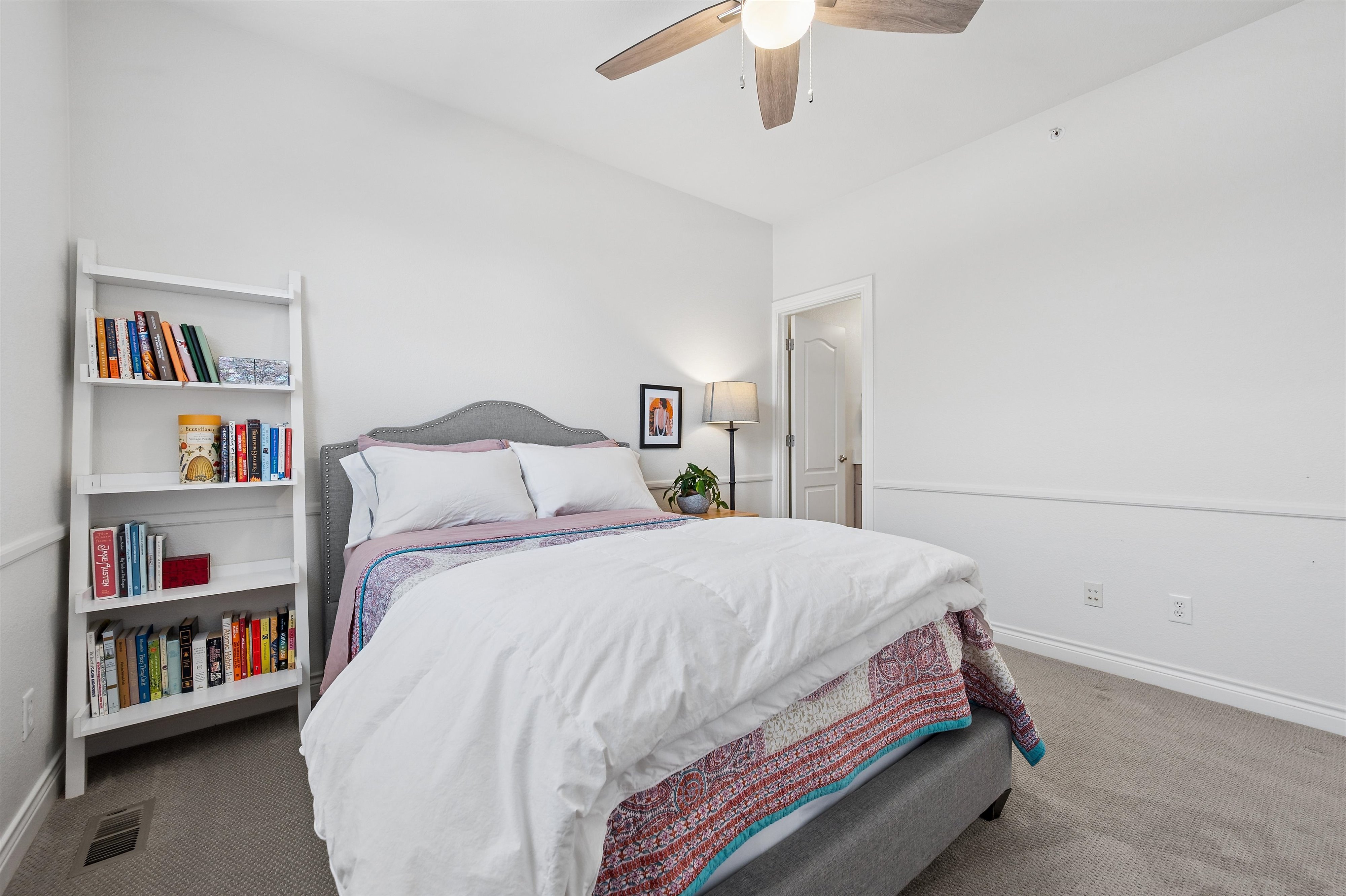  Thoughtfully Updated and Ideally Located in Central Park Neighborhood - 物件實景