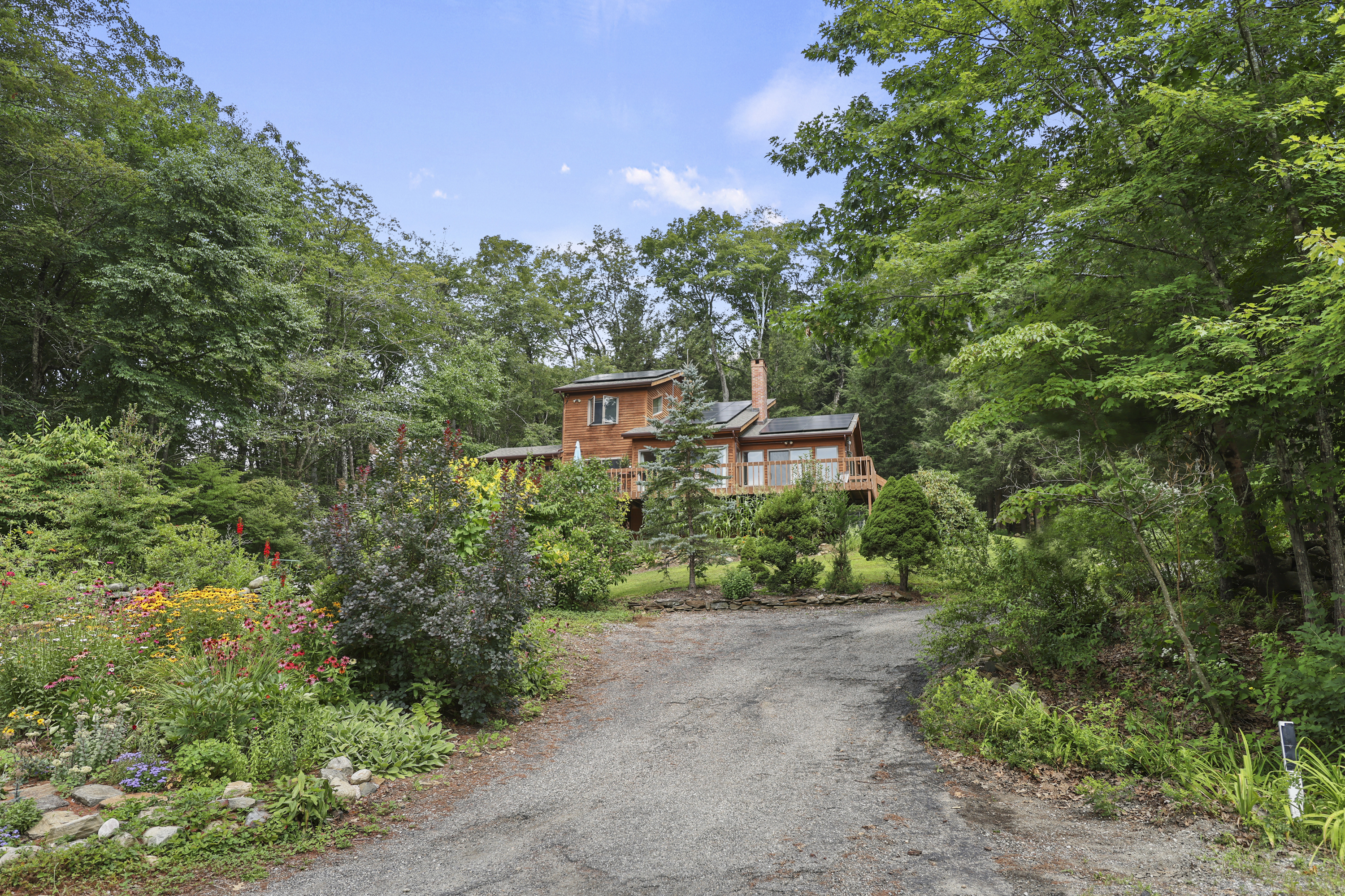  BUCOLIC COUNTRY SANCTUARY WITH MAJESTIC STONE FIREPLACE & DISTANT VIEWS - 物件實景