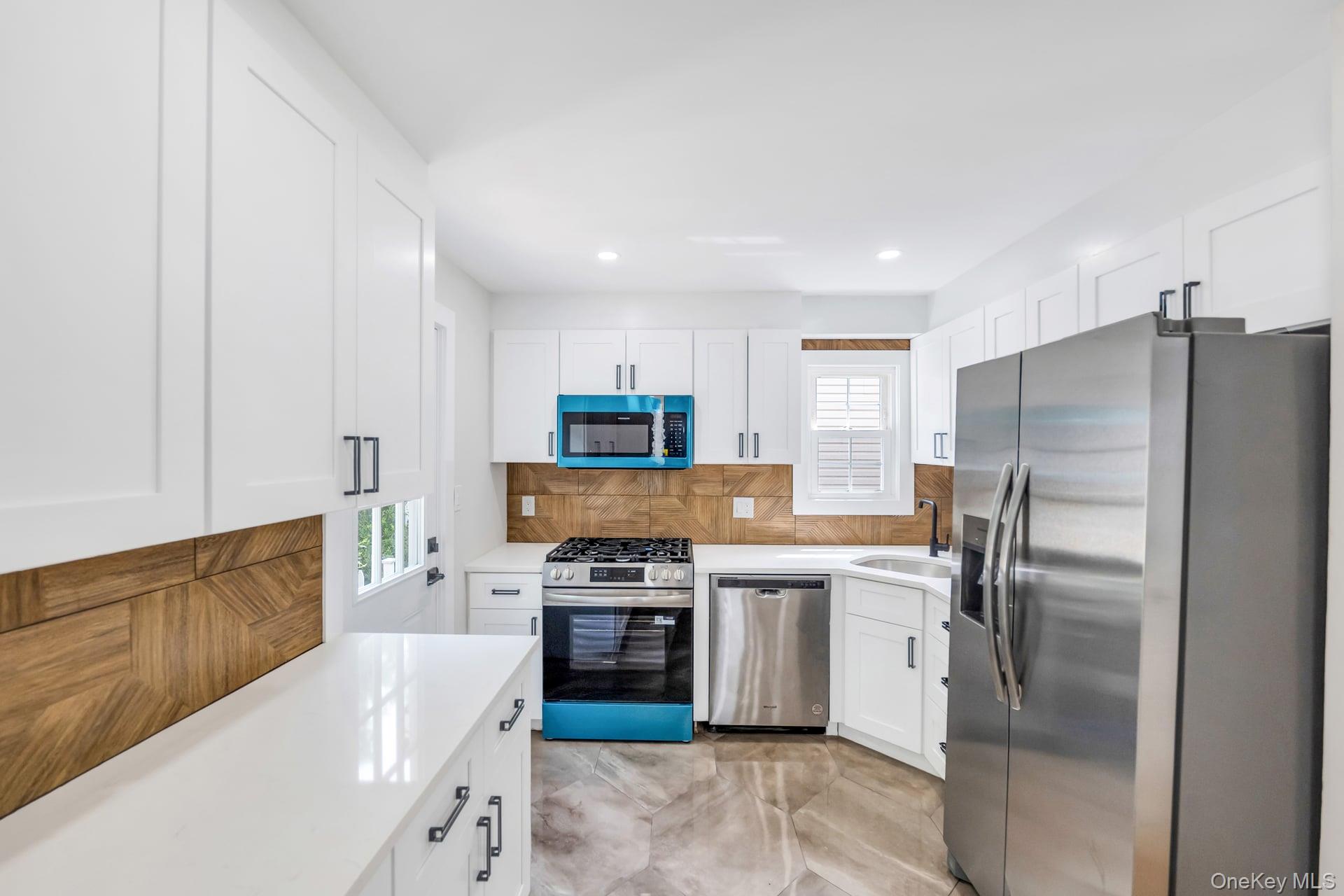 Port Washington, New York, 11050, United States, 3 Bedrooms Bedrooms, ,2 BathroomsBathrooms,Residential,For Sale,1882705