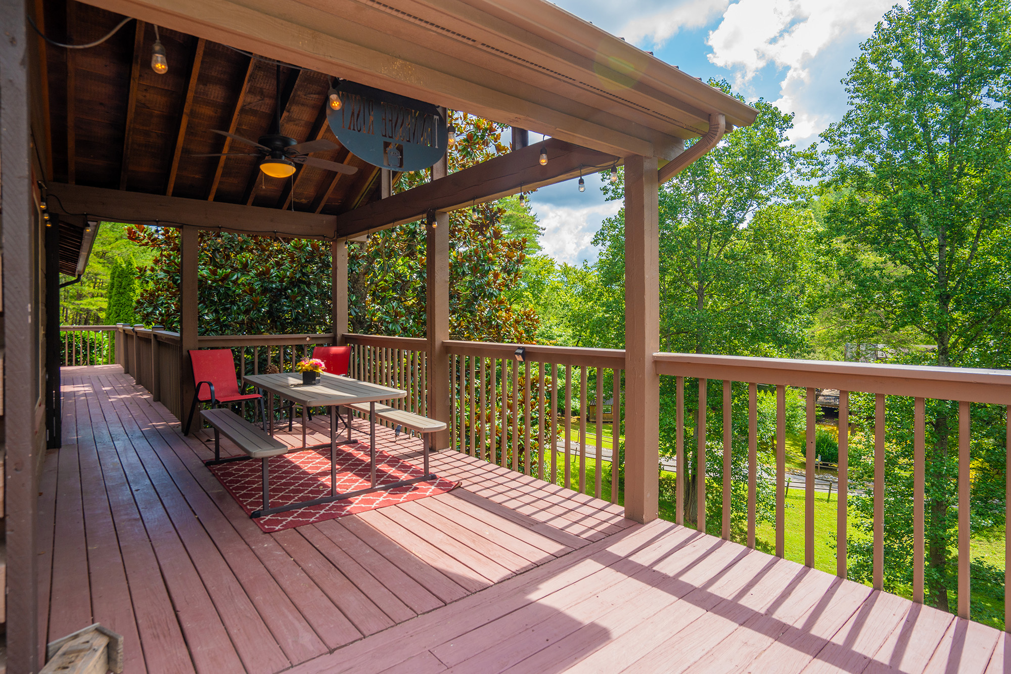 Sevierville, Tennessee, 37862, United States, 3 Bedrooms Bedrooms, ,2 BathroomsBathrooms,Residential,For Sale,1981981