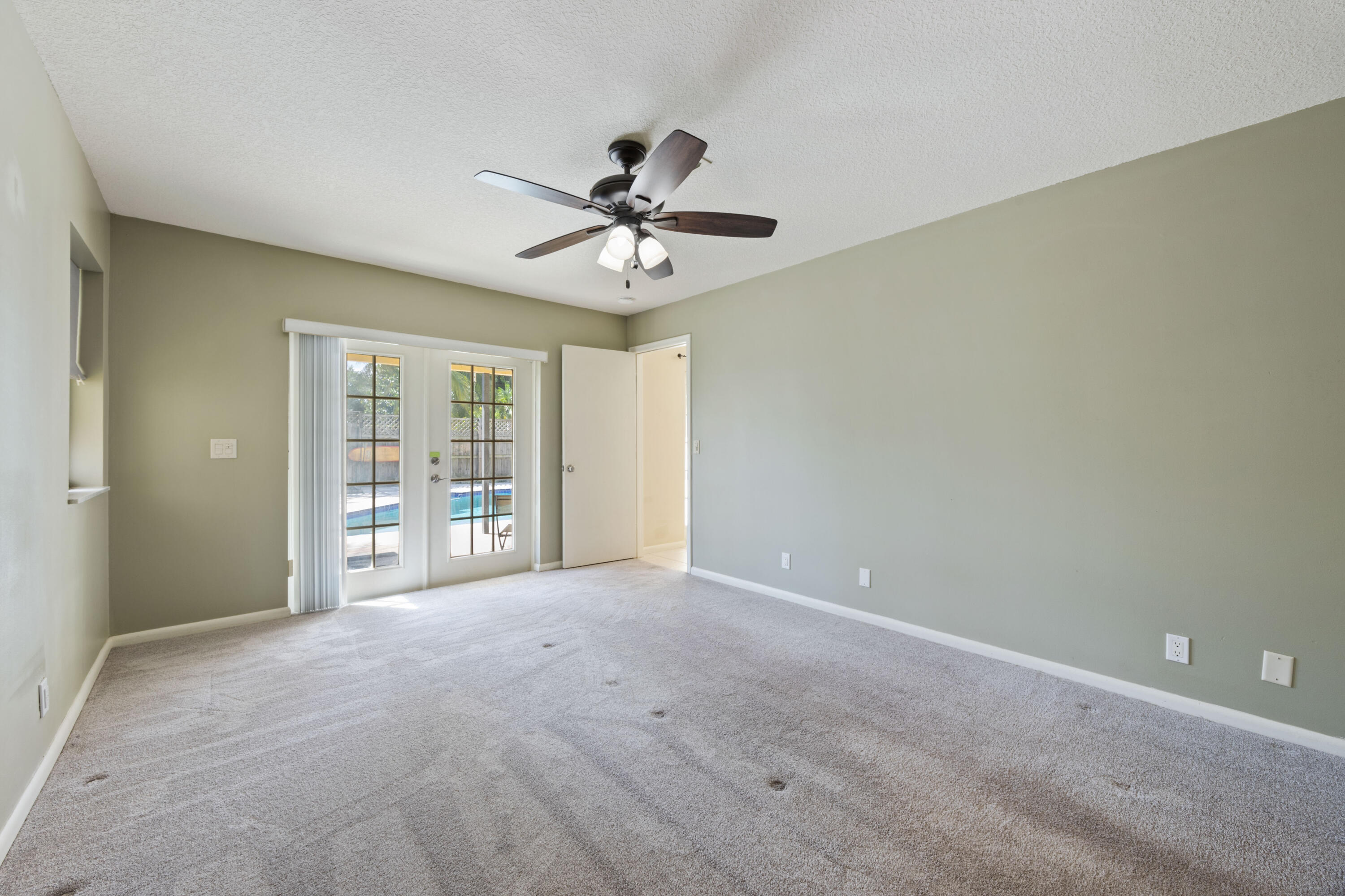 Lake Worth, Florida, 33462, United States, 3 Bedrooms Bedrooms, ,2 BathroomsBathrooms,Residential,For Sale,1966496