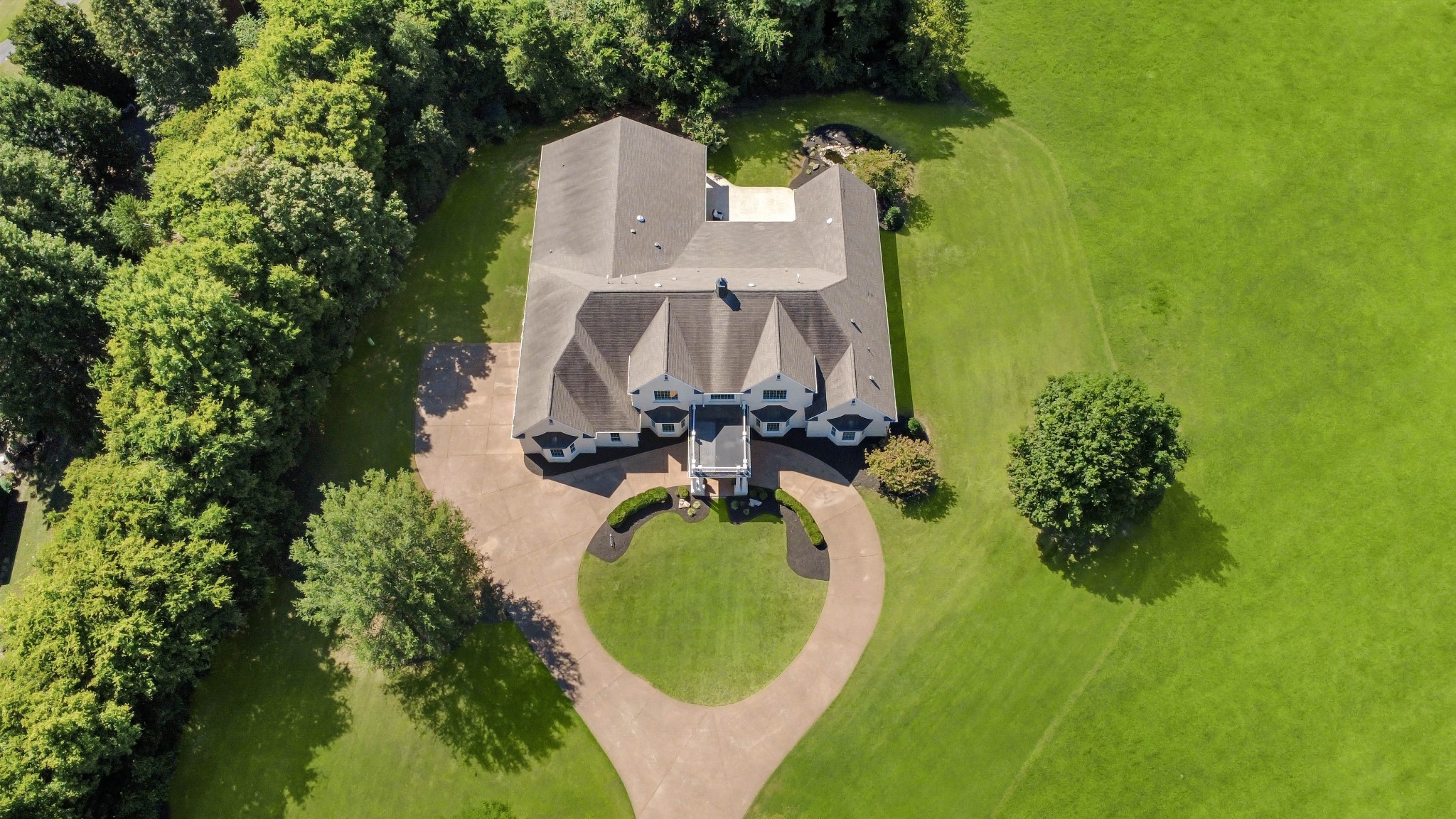 Clarksville, Tennessee, 37043, United States, 4 Bedrooms Bedrooms, ,4 BathroomsBathrooms,Residential,For Sale,1980790