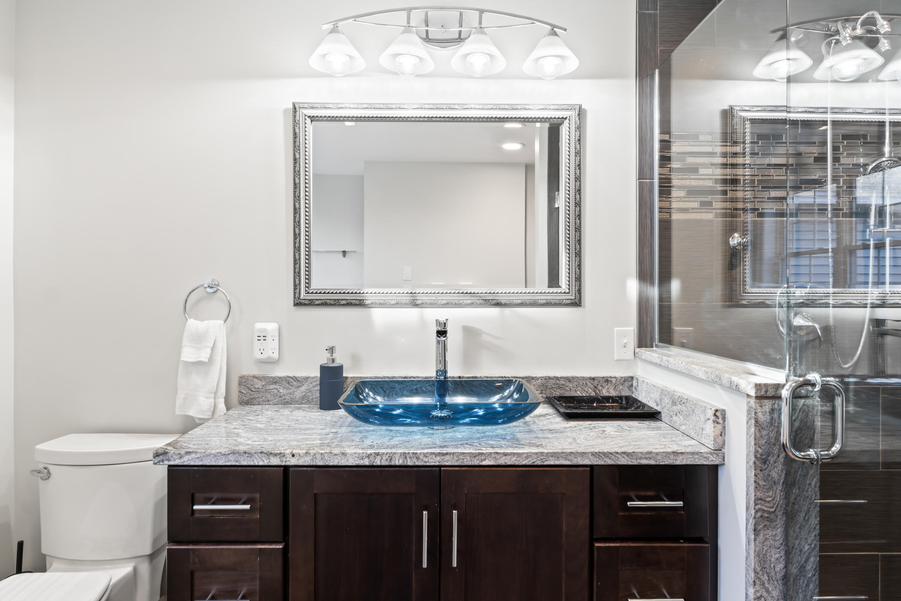 Ogunquit, Maine, 03907, United States, ,4 BathroomsBathrooms,Residential,For Sale,1830801