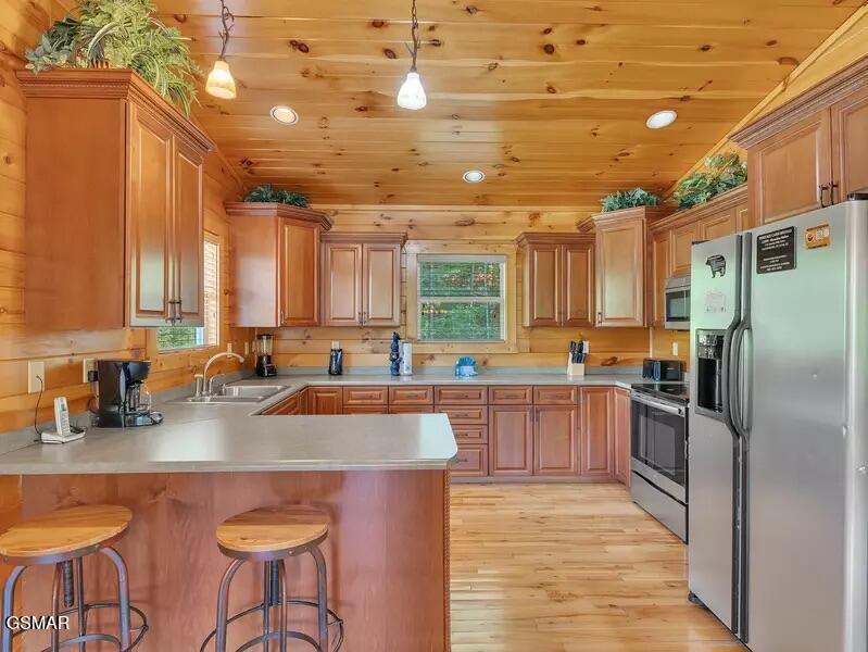 Gatlinburg, Tennessee, 37738, United States, 3 Bedrooms Bedrooms, ,3 BathroomsBathrooms,Residential,For Sale,2005434