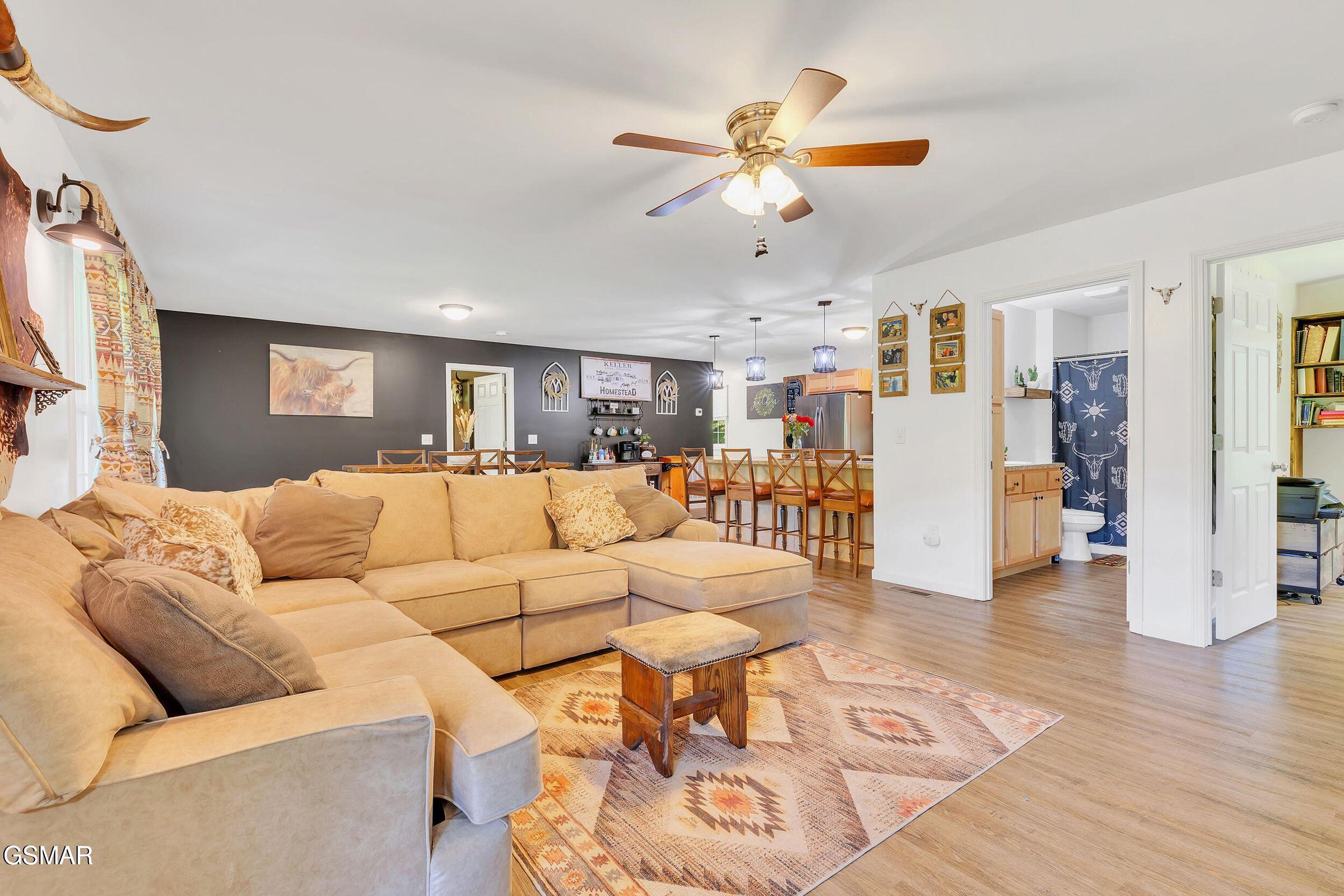 Bybee, Tennessee, 37713, United States, 4 Bedrooms Bedrooms, ,2 BathroomsBathrooms,Residential,For Sale,1980486