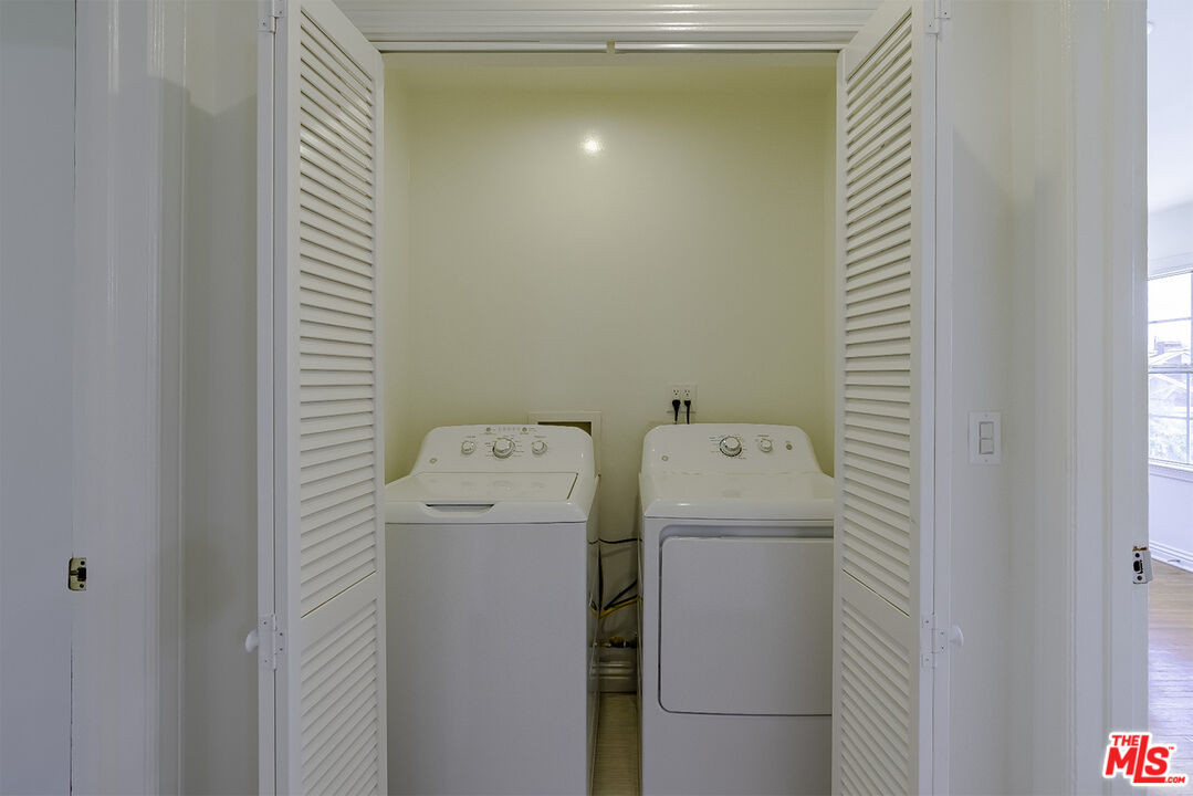 1232 Westchester Pl, Los Angeles, California, 90019, United States, 5 Bedrooms Bedrooms, ,5 BathroomsBathrooms,Residential,For Sale,1232 Westchester Pl,1662622