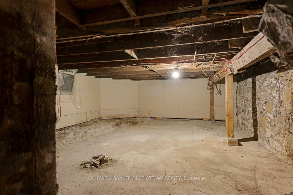 SMITHS FALLS, Ontario, K7A 2Z5, CA, 8 Bedrooms Bedrooms, ,Residential,For Sale,1866562