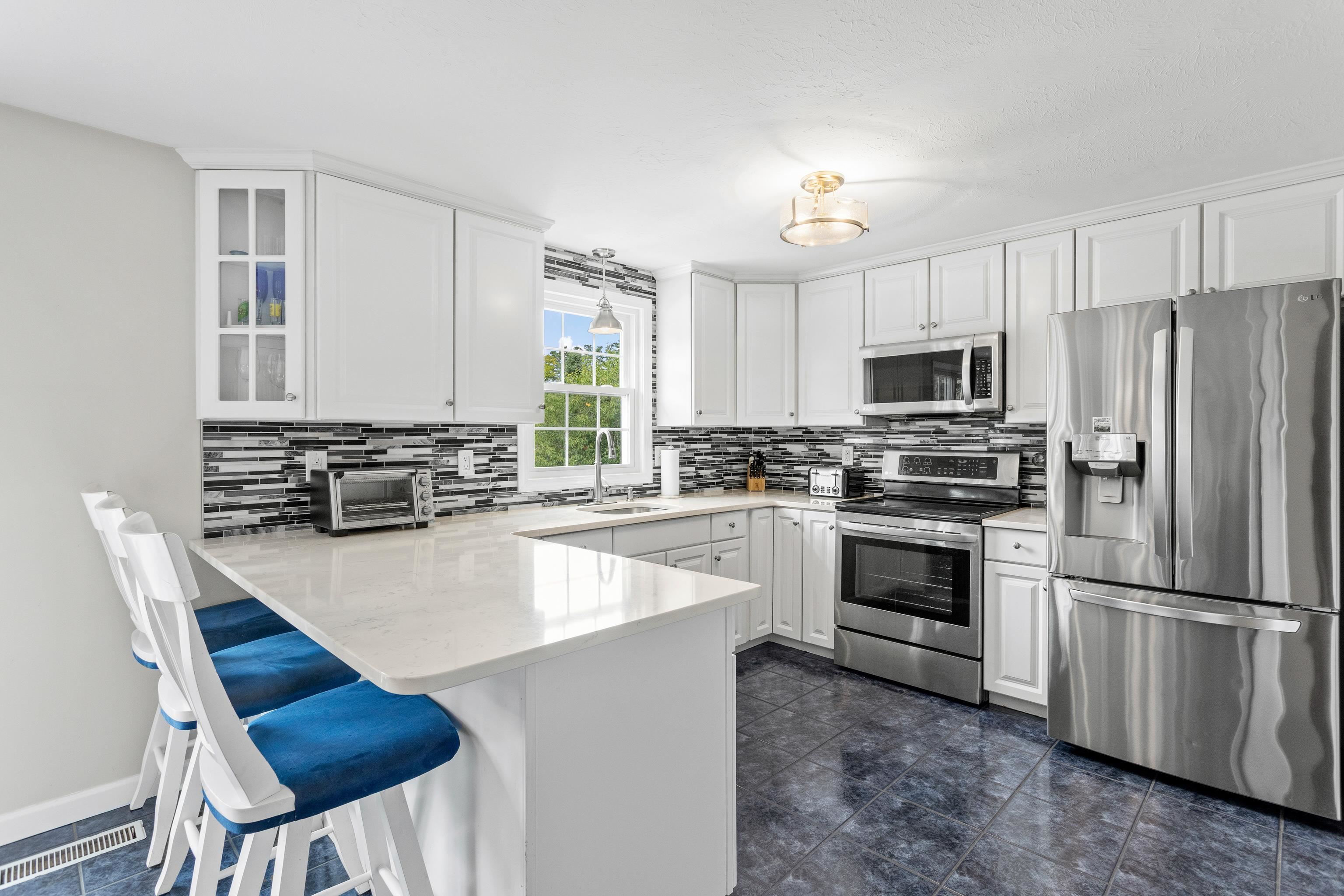 Pelham, New Hampshire, 03076, United States, 4 Bedrooms Bedrooms, ,3 BathroomsBathrooms,Residential,For Sale,1937373