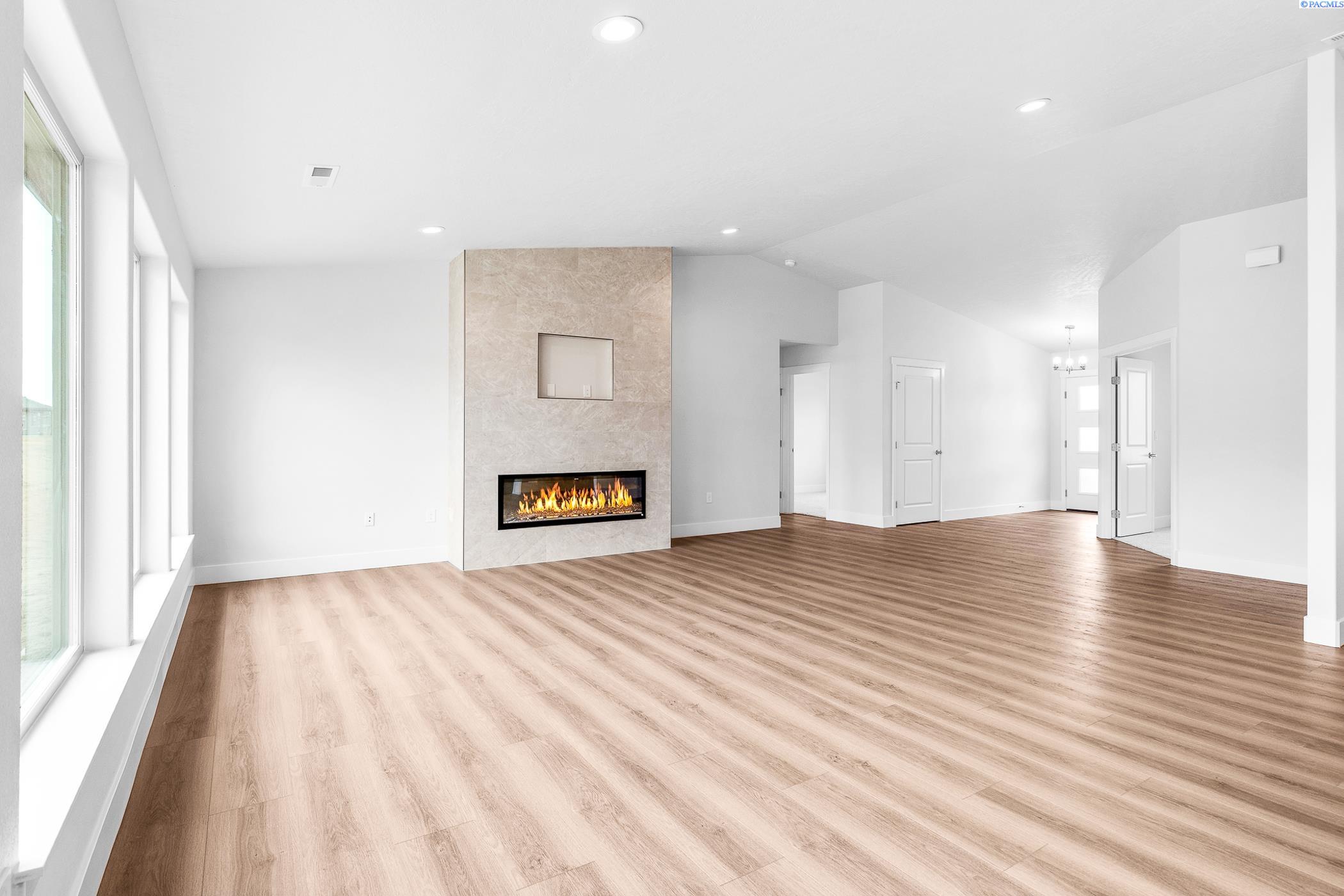 Pasco, Washington, 99301, United States, 4 Bedrooms Bedrooms, ,2 BathroomsBathrooms,Residential,For Sale,1892820