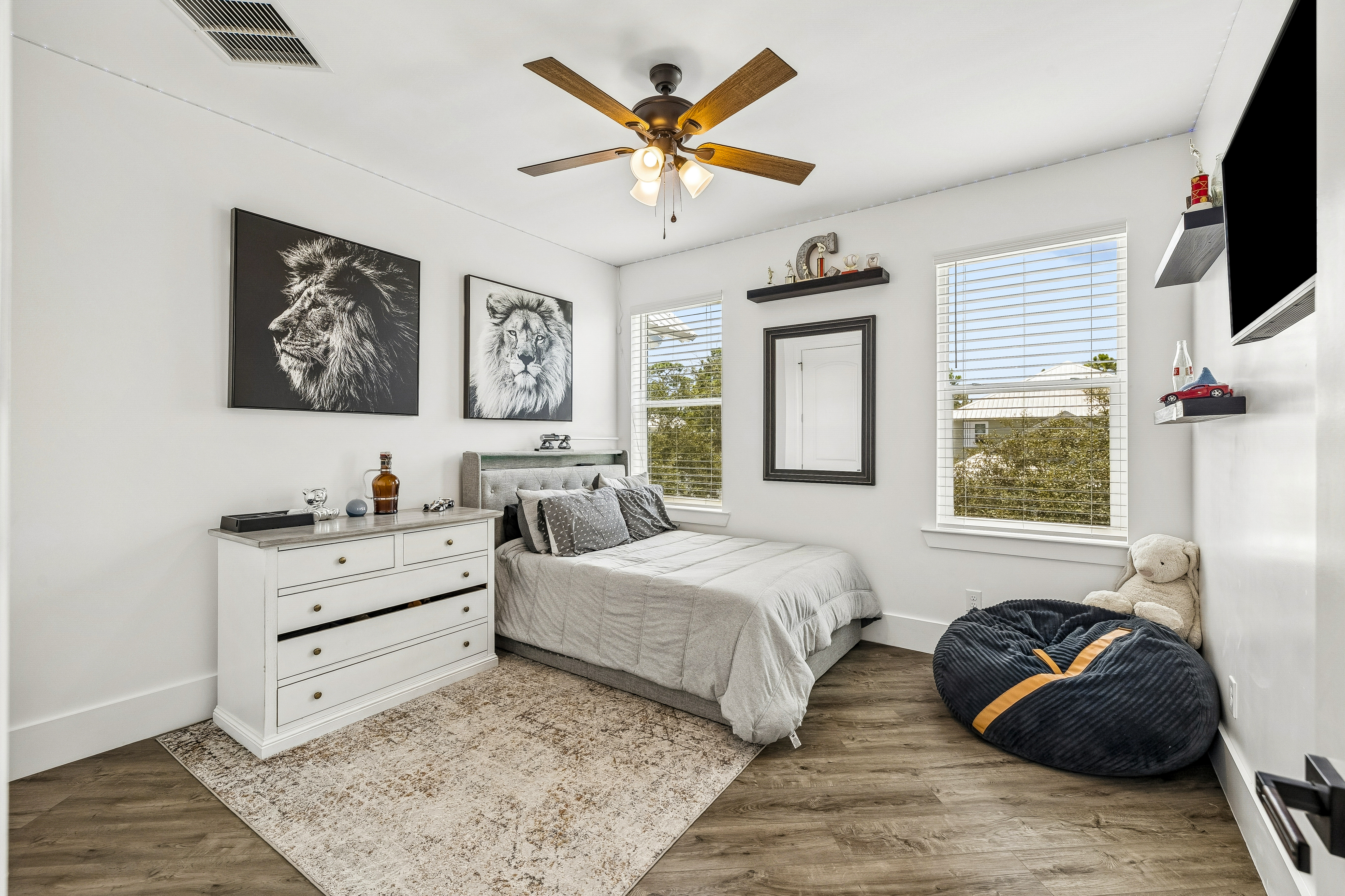  Spacious Newer-Build Home With Wraparound Porch On Gated Community Corner Lot - 物件實景