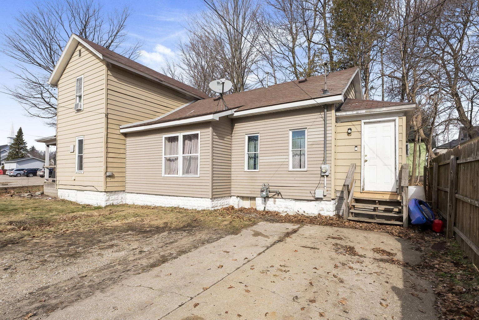 Howard St, Cadillac, MI 49601 #1