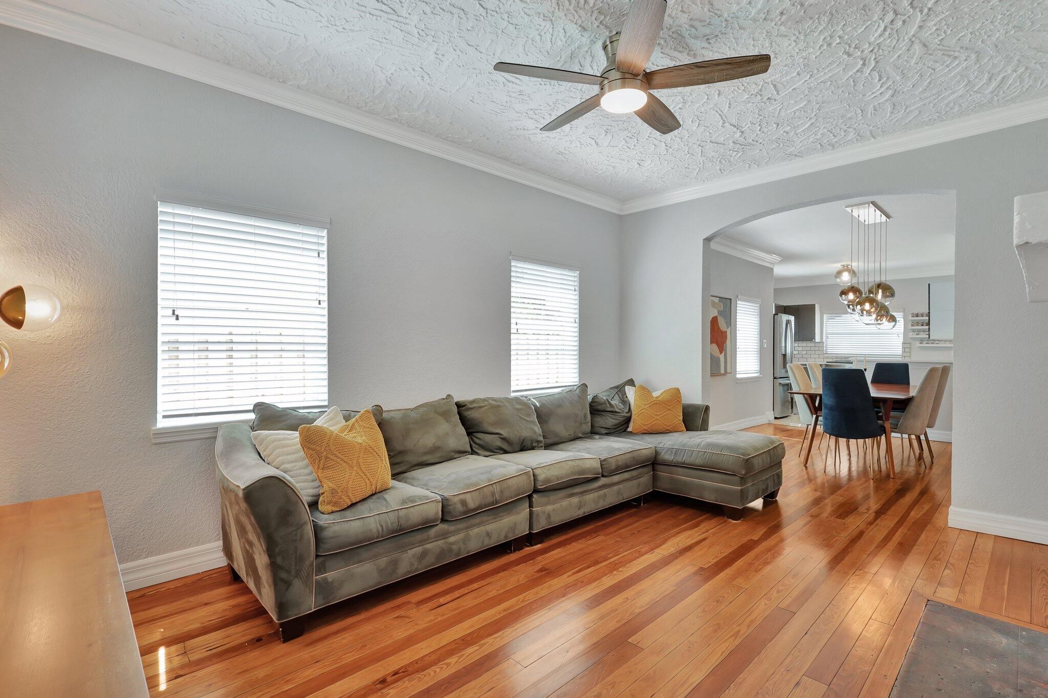 West Palm Beach, Florida, 33401, United States, 2 Bedrooms Bedrooms, ,1 BathroomBathrooms,Residential,For Sale,1942586