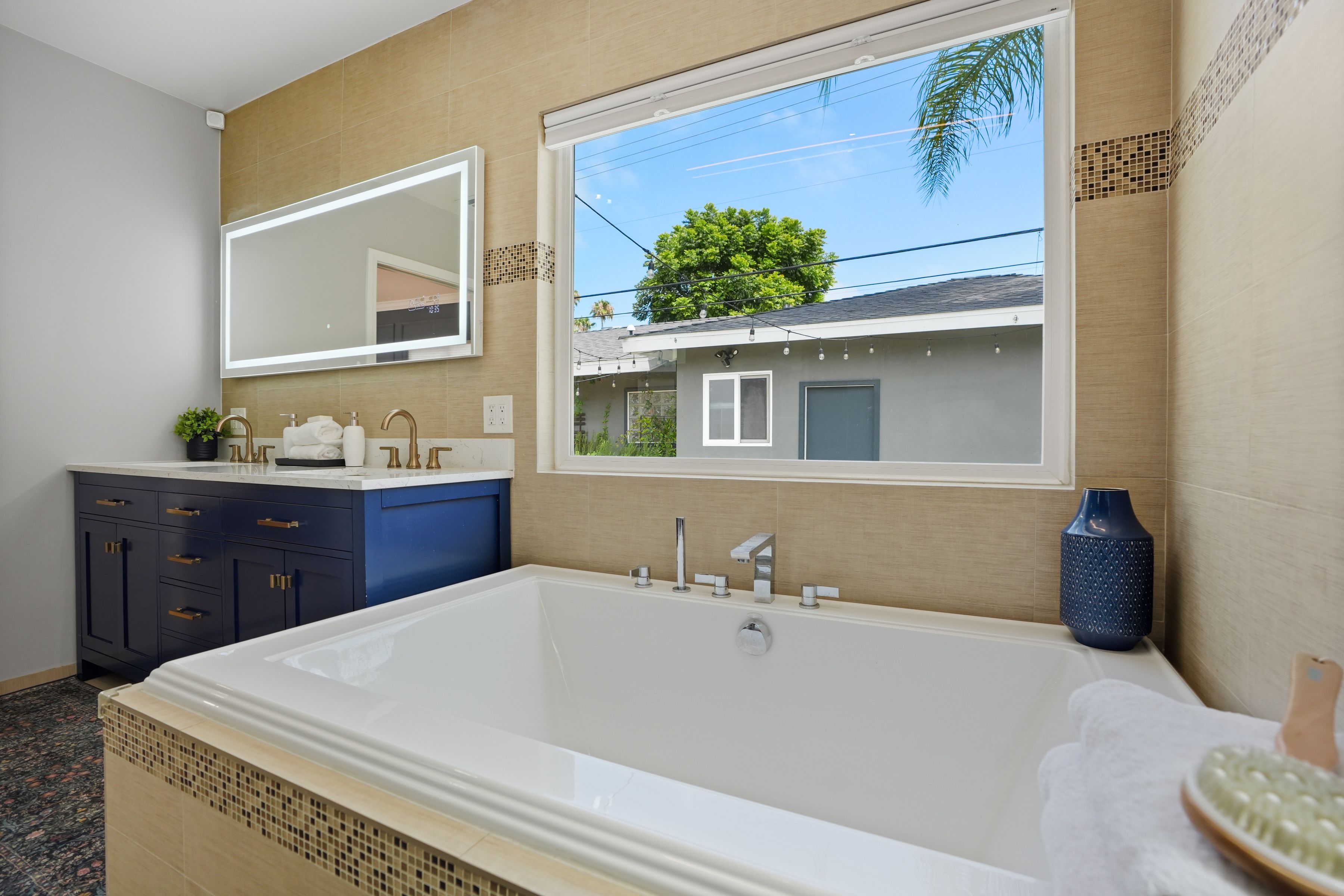  4744 Camellia Avenue - 物件實景